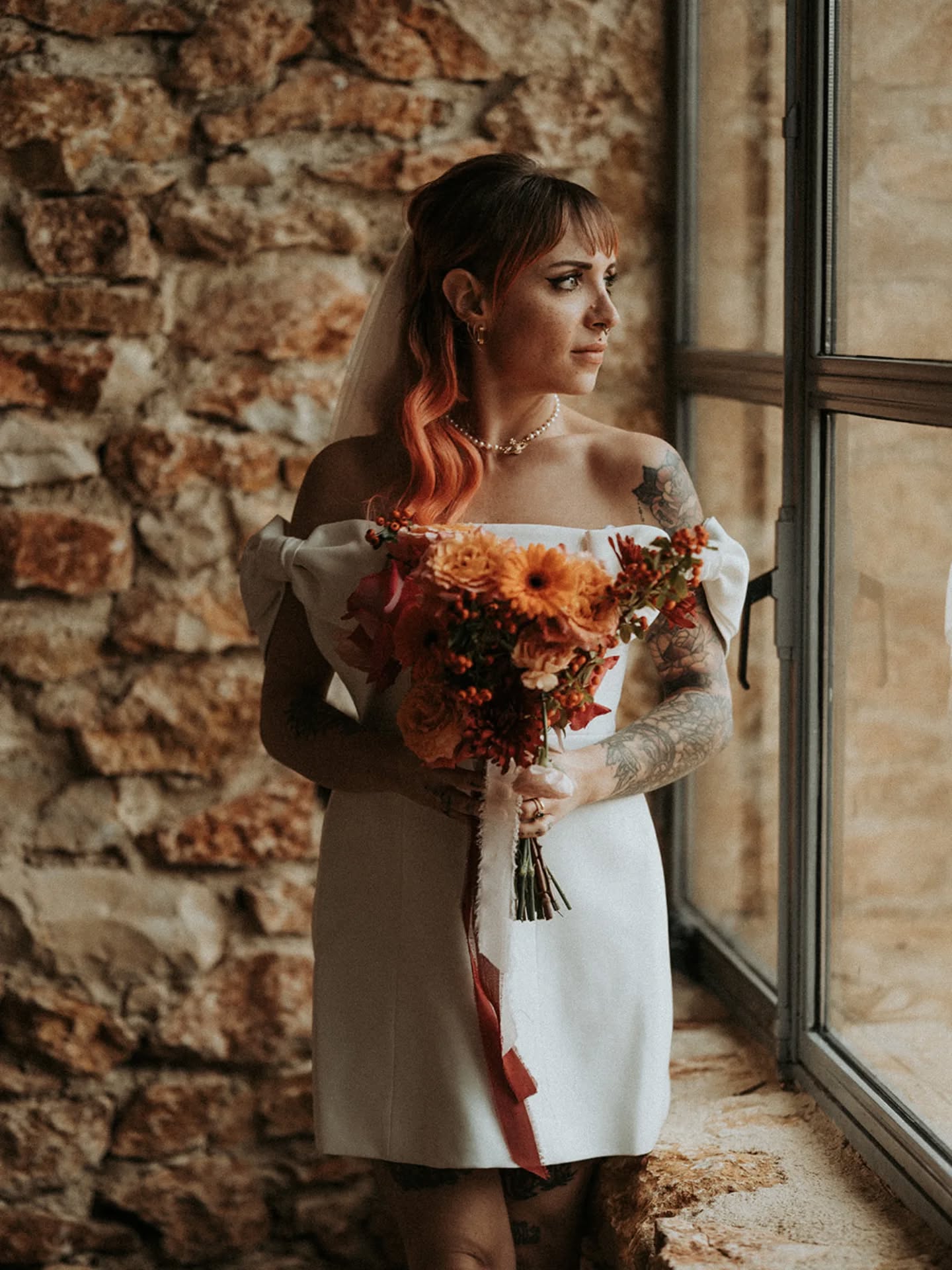 🎸 Old fashionned 🎸
Quand les cheveux de @alvinoushka sont assortis aux fleurs 🌸🔥
Photos prises au Workshop #9 de @ninon.photographe
Photo: @ninon.photographe
Lieu: @lagrangedejavon
Wedding planner: @cana.wp
Wedding design: @caravanepalace_events et @mathildebaglioni
Dj: @maison_brochenin_ms_events
Fleuriste: @melaine.bois.fleuri
Papeterie: @gentille_papeterie
Coiffure: @moonlight_weddingbeauty
Backstage et guest: @blandine.merle.photographe et @camillel_photo
Modèles : @hampop.jb et @alvinoushka
Cocktails: @letemps.d.unverre
Gâteau : @lesdelices2gladys
Robe: @forevernew_official
Accessoires et voile: @manon.ponson
Costume: @samsonsurmesure
Mobilier: @oravis_location
Voiture: Patrick Guendon
#fleuriste #flowers #frenchweddings #flowerlovers #fleursmariage #fleuristeevenementiel #flowerscolors #flowerarrangement #fleurs #mariage #mariagecoloré #mariageenprovence #weddingprovence #weddingcolors #weddingbouquet #weddingtable #weddingsouthoffrance #weddingshooting #weddingsinfrance #wedding #weddingflowers
