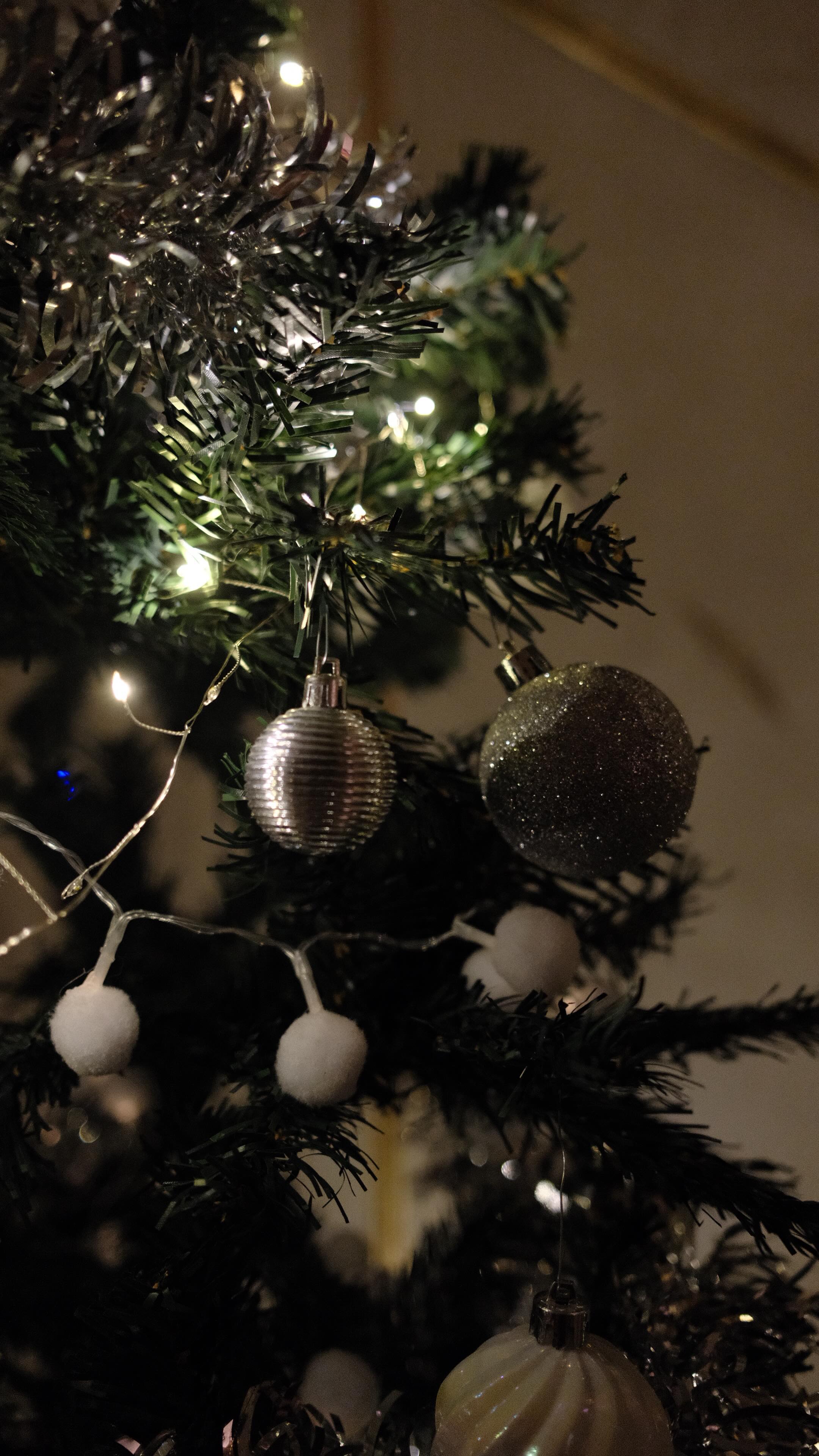 ✨ Après des jours de travail, de décoration et de préparation… ✨
Hier soir, le château a enfin vibré autrement.
La harpe, la lumière tamisée, les verres qui tintent… et cette sensation de vivre un moment hors du temps.
C’est pour ces instants-là que j’aime tant faire vivre le château et les partager avec vous 🏰
📅 On remet ça le samedi 20 décembre
🎶 Concert de harpe
🥂 Cocktail
🎄 Visite du château dans son ambiance de Noël
⚠️ Places limitées – uniquement sur réservation
👉 Toutes les infos sont en lien en bio.
#LaPetiteChâtelaine #VieDeChâteau #SoiréeAuChâteau
#MomentHorsDuTemps #NoëlAuChâteau #ConcertDeHarpe
#ChâteauLife #PatrimoineVivant #Touraine
#IndreEtLoire #ExpérienceUnique #CoulissesDuChâteau
#SortirEnDécembre #Cocktail