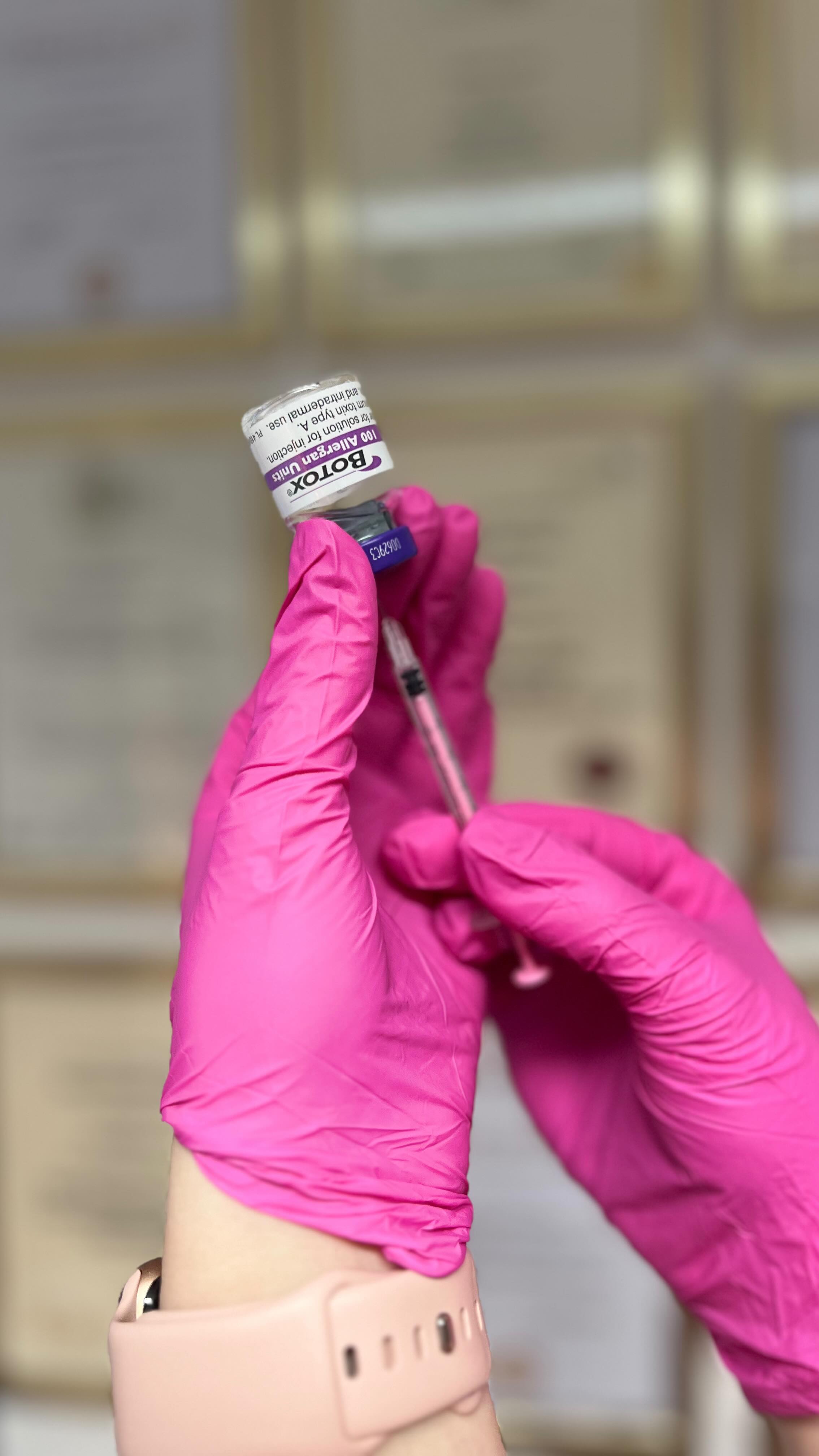 My wrinkles are officially on holiday are yours ? ✨
Self-administered Botox by a licensed professional.
⚠️ Disclaimer: This content is for educational/entertainment purposes only. Botox is a medical procedure and should only be performed by trained, licensed professionals. Do not attempt to replicate.
X#aestheticsbyam #oxfordsalon #oxford #oxfordaestheticclinic #oxfordaesthetic #oxfordshire #oxfordbeauty