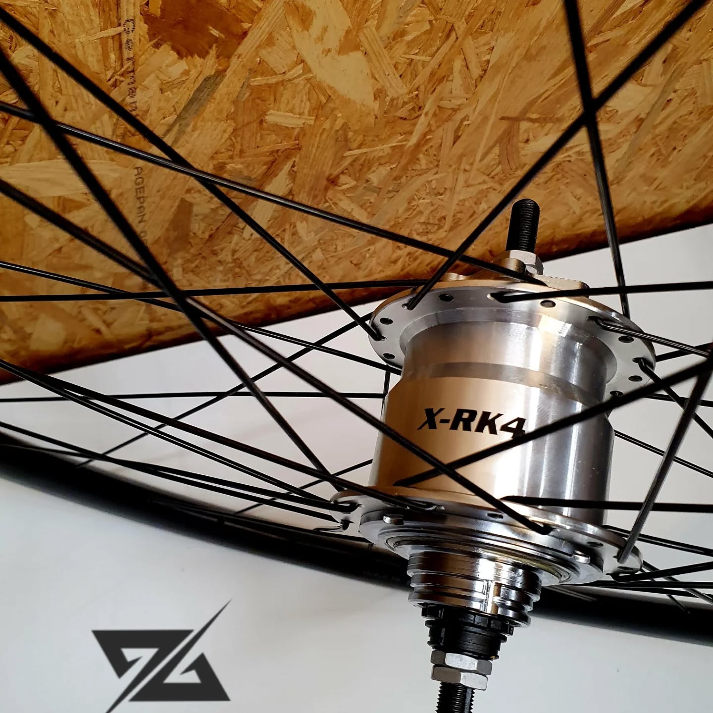 Your Wish Is Our Passion!
Tijdloos vakwerk voor jouw rit.
Sturmey Archer X-RK4
#vanmoof