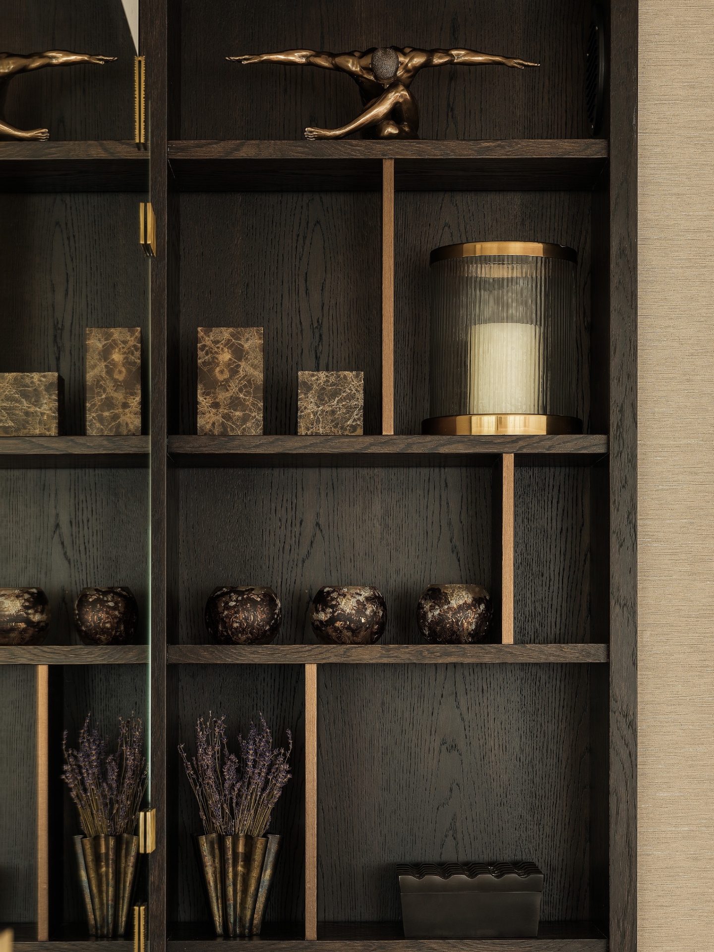 D E T A I L | little pockets of joy in Project Wood’s open plan living area. As a new build project it was so important to us to create soul, bringing warmth, depth & heaps of personality.