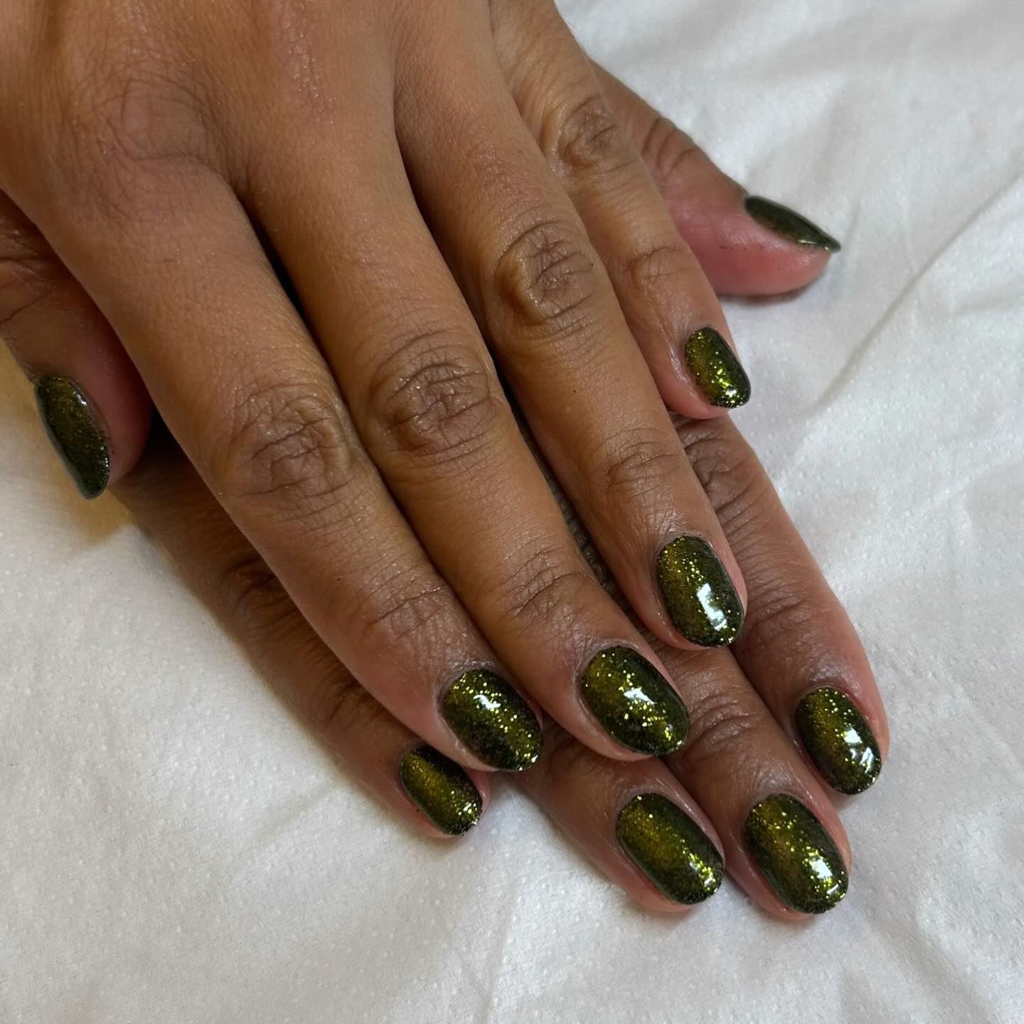 Calgel nails using mistletoe glitter ✨