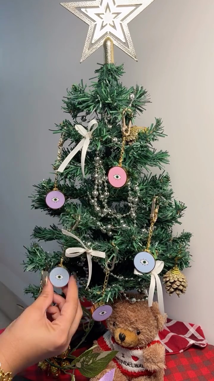 🎄✨ Add a little jingle to your keys! ✨🎄
These Christmas keychains are the cutest way to carry holiday vibes wherever you go. 🎁❤️
Perfect as Christmas gifts, stocking stuffers, or just to spread festive cheer! 🌟
Christmas, secret Santa, gifts, stockings, holiday season, jingle bells,