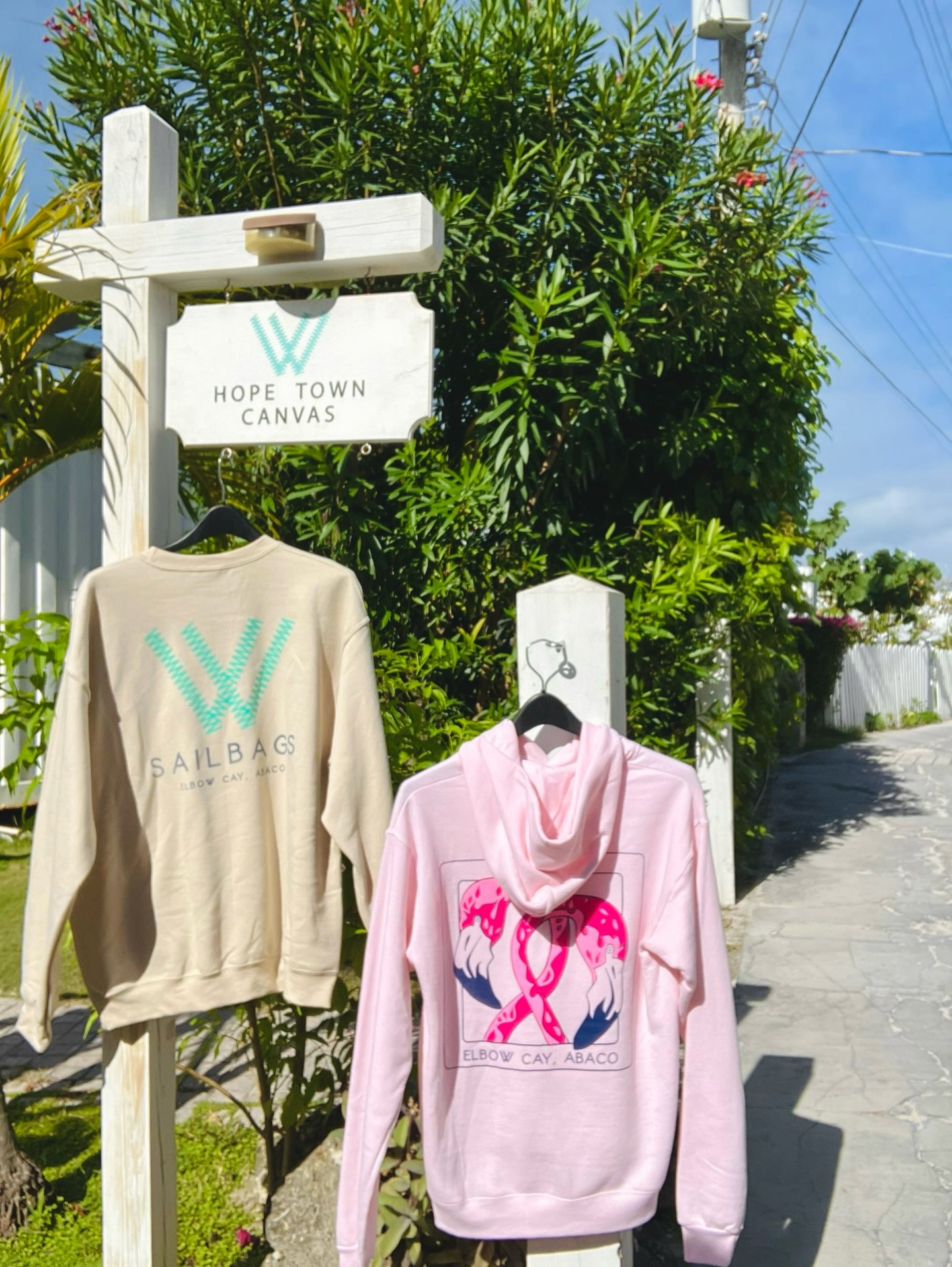 Breezy Season ❄️☕️💨
Bundle up with our W Sailbag hoodies in-stock!