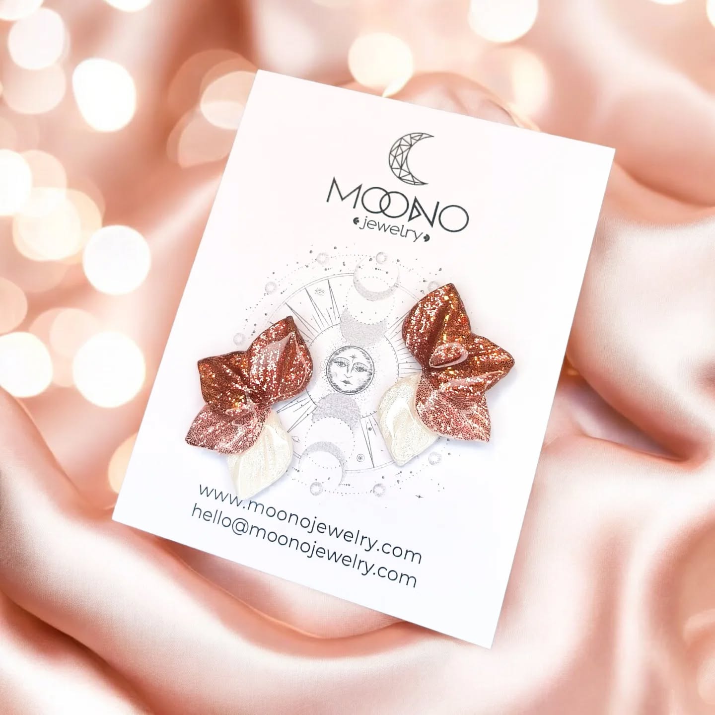 ✨ Celine fülbevaló ünnepi kiadás 💖
Még várlak titeket az idei utolsó vásáromon december 20-án az @artisan_kezmuves_vasar -on a Lurdyban 10-18 óráig.
Még tudtok személyes átvétellel rendelést leadni:
🎁 12.18-ig leadott rendeléseket át tudjátok venni 20-án az Artisan vásáron a Lurdyban
🎁 12.19-ig leadott rendeléseket pedig a @prizmadesignerstore -ban 22-én hétőn 11-19 óráig
www.moonojewelry.com