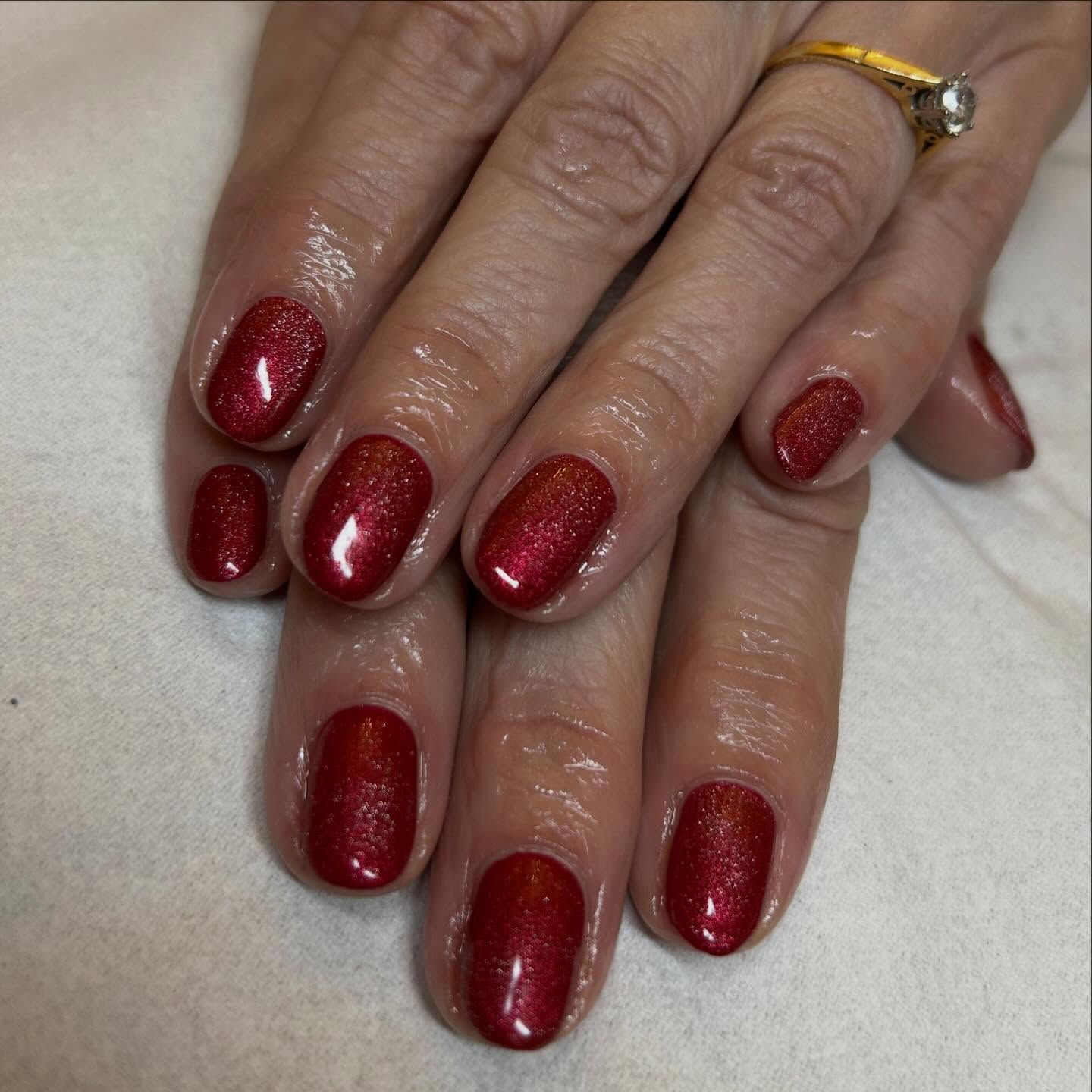 Deep ruby gel nails with a glossy finish ✨ Timeless, classy, and perfect for any season ❤️🎄
Calgel colours - carmilla & merry mischief
@izabellehammonuk
