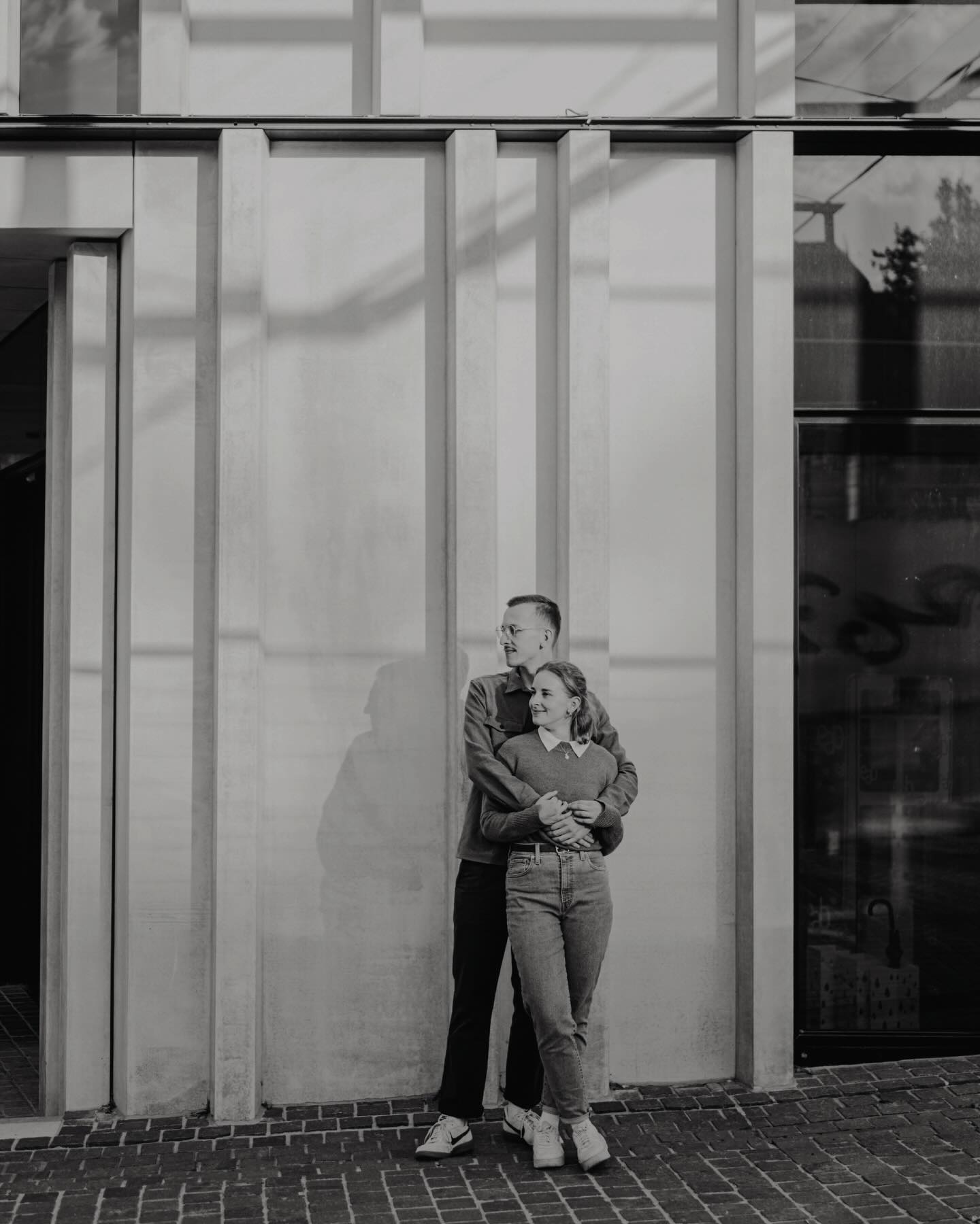 Herbstspaziergang in Jena 🍂
Diese beiden lieben Menschen durfte ich dieses Jahr kennenlernen, schon bei unserem ersten Gespräch hat es direkt gematcht und als wir uns dann beim Kennenlernen-Shooting persönlich getroffen haben, hat einfach alles gestimmt: Jena, die beiden und perfektes Herbstwetter.
Ich freue mich schon wahnsinnig euch nächstes Jahr direkt zwei Tage nacheinander zu begleiten und euer gemeinsames Ja-Wort festzuhalten 🤍
HOCHZEITSFOTOGRAFIN THÜRINGEN JENA ERFURT GERA PAARSHOOTING JENA FOTOGRAFIN SCHLEIZ