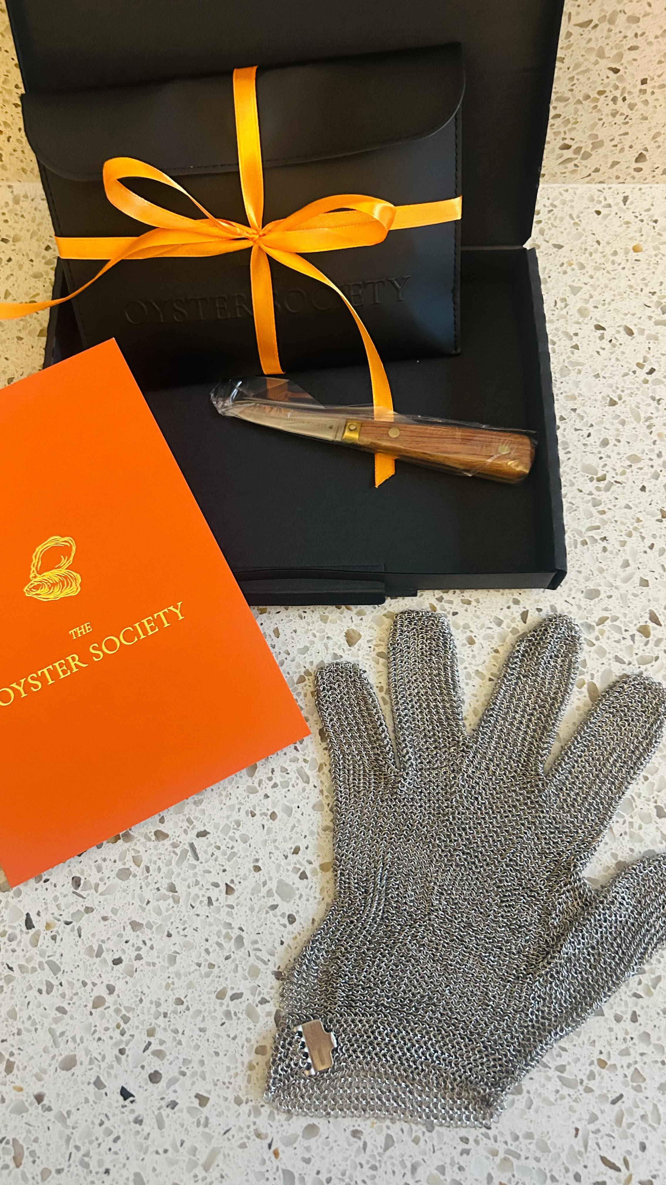 Everything you need to shuck your oysters like a pro! 🦪
We’re working on Christmas orders this week 🎁
Order by 21 December to receive your ultimate festive gift in time for Christmas! 🎄🥂
#oysters #foodhack #christmasdiner #gifting