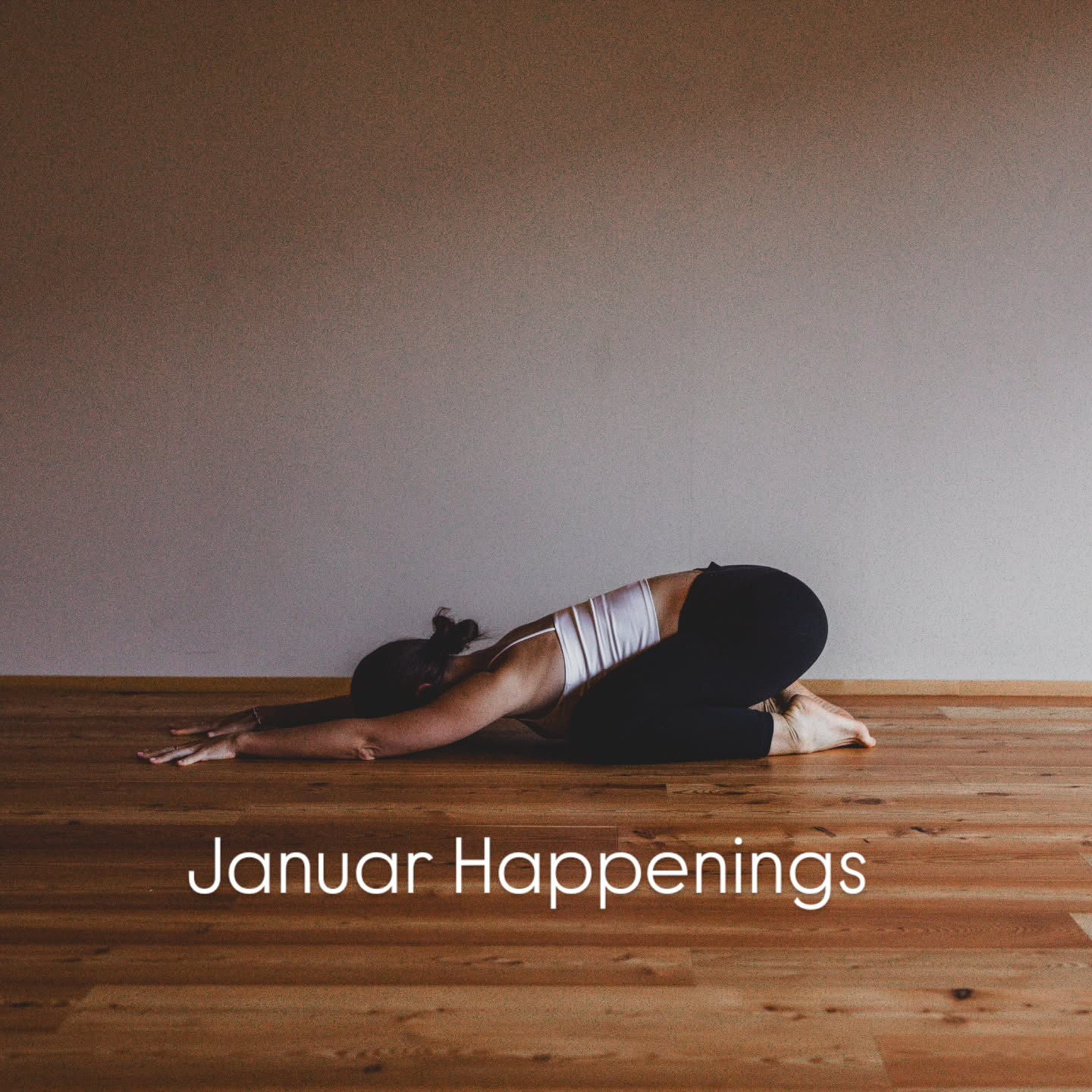 Mein letzter Monat in München, mein sanfter Einstieg in Regensburg. Time for letting go & manifest. Genau das spiegelt sich in unseren JANUAR HAPPENINGS wieder:
🕯Yin & Journaling
04. Januar | 17 - 19
@iyoga.studios
🧘🏼♀️ bewusster Jahresstart Retreat
23.- 25. Januar
@vierfalt.de
Meditation & Pranayama am morgen.
Vinyasa & Yin Yoga zum spüren und verbinden.
Journaling & Workbook zum reflektieren.
Sauna & Kaminfeuer zum verweilen.
💔 New Beginnings
17. Januar | 20:00 - 22:00
Ein Danke an meine community. Eine letzte gemeinsame Yogapraxis in München. For free.
In der Hoffnung, nochmal viele von euch auf der Yogamatte begleiten zu dürfen oder danach für Snacks, Drinks & hugs zu sehen.
Flow to Yin & Journaling
@numi_yogaundentspannung
💌Anmeldungen Link in Bio oder PN..
Love, Chrisi
#januarretreat
#januaryogajourney #manifest #yogaspecials #yogaregensburg #yogamünchen #timetosaygoodbye #vierfalt #iyoga #numi #bewussterjahresstart #yogahappenings #community #eventmünchen
