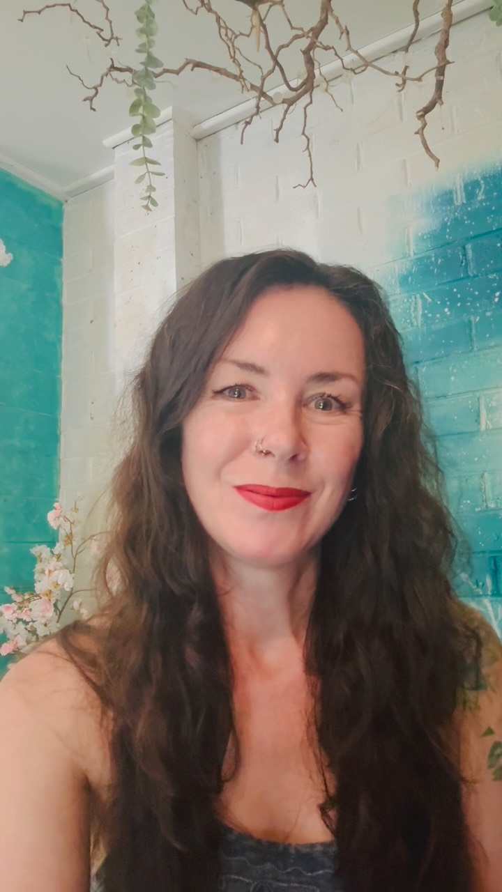 I’ve had a few messages since sharing this, so I wanted to gently pop it here again.
Every January, I offer New Year, New Lens… a 31-day gratitude practice I’ve been running in different forms for many years. It’s a steady, grounding way to begin the year, especially after the intensity of December.
It’s simple, supportive, and designed to fit into real life, with daily prompts delivered straight to your inbox throughout January. I keep it deliberately low-cost, roughly the price of a couple of coffees a week, so it’s accessible and easy to say yes to.
If you’ve been feeling the pull for a calmer, more intentional start to 2026, all the details are in the link below and in my bio 🤍
🔗 Link in bio on instagram
🔗 Or tap here to join on facebook
https://www.theawenroom.com.au/challenge-page/b871575c-7cae-4708-86fa-83aff472546b