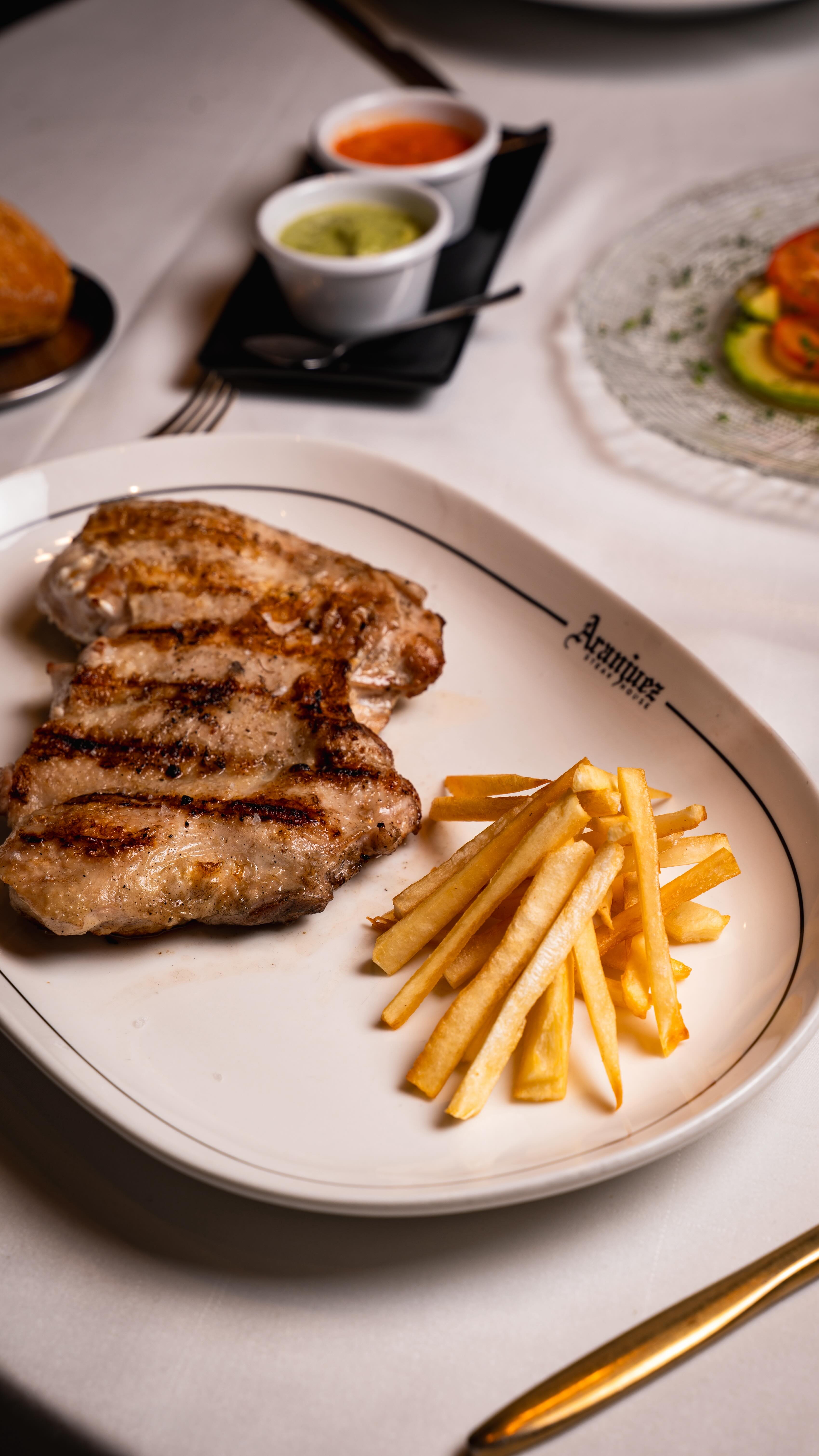 Nosotros nos ocupamos de cada detalle. Tú solo vienes a disfrutar🔥
.
.
.
#aranjuez #grupoAranjuez #AranjuezSteakHouse #madrid #planesmadrid #restaurantesmadrid #restaurantegallego #comerenmadrid #cenarmadrid #bernabeumadrid #carnegallega #restaurantedecarne #restaurantedecarneenmadrid #top10restaurantesmadrid #comidavenezolanamadrid