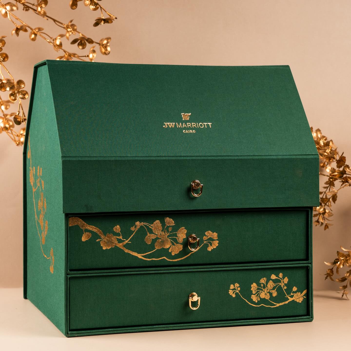 Crafted beyond expectations.
A truly one-of-a-kind PR box designed exclusively for @jwmarriottcairo lemon grass restaurant, where every detail was thoughtfully curated and every custom giveaway tells a story of luxury, experience, and refinement.
This wasn’t just a box — it was a complete brand moment.
.
Photography: @minaashraf_photography