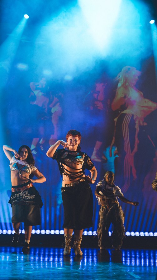 UNAPOLOGETIC DANCE // OFFLINE @danceoffline
🪩✨
Choreography & Creative Direction @kimberley13collins
Talent Producer @mjmcgibbon
Dancers @samanthaelmerrr @maiastones_ @kateeorrells @melodyadeola @rhiannagraves @m.onroeharrison @jadesummerlemon
Music @tinashenow
Visual @theshutterbutler
What an event, what a performance. Grateful we got to take the Unapologetic Behaviour to The O2 Indigo 💥🪄
#unapologetic #unapologeticbehaviour #dance #theo2indigo #performance #dancing #O2London #choreography