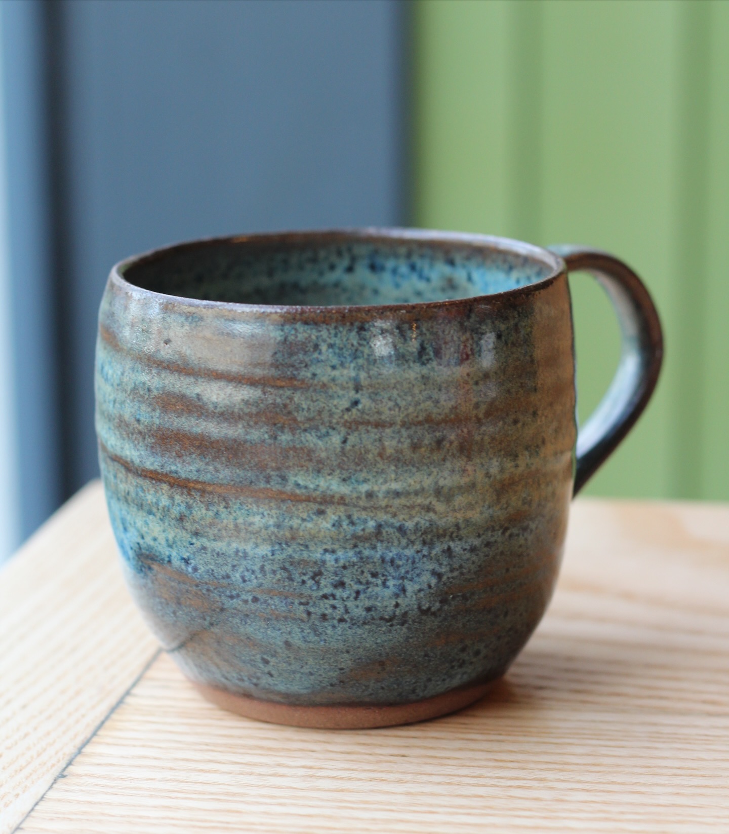 No, you did a quick photoshoot in @btp.cheswick while you waited for a takeaway coffee and some cakes. Thanks for your beautiful green backdrop. I used to be so scared of taking photos but now I actually really enjoy it 😍 #jenmakespots #bostonteapartycheswickvillage #epiccake