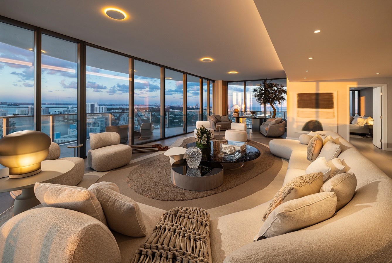 Light that embraces. Curves that invite.
A living room designed to feel time unfold, from golden sunsets to the city’s glow 🌇🌃
Nothing is excessive. Everything is intentional ✨
Designed by @webossadesign for @fiveparkmiamibeach
Furnished by @artefactousa