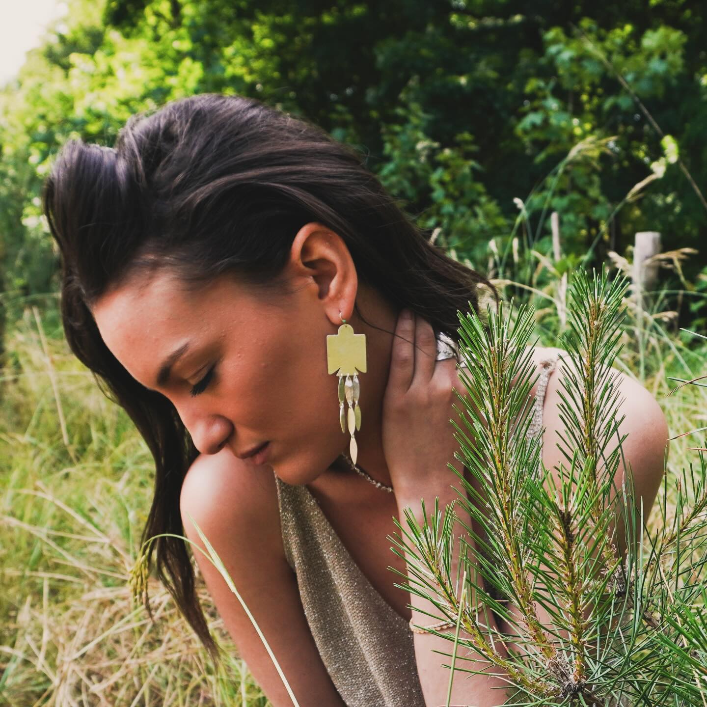 ✨SAVAGE
Une douceur à fleur de peau
Inspirée par la nature, façonnée avec délicatesse
Un bijou comme un talisman, intime et poétique
Offrir du Schade,
c’est offrir une émotion qui dure
✨A softness against the skin
Inspired by nature, crafted with delicacy
A jewel like a talisman, intimate and poetic
To give Schade
is to give an emotion that lasts
schadestore.com
#amerindien #jewelry #boho #montmarte #paris