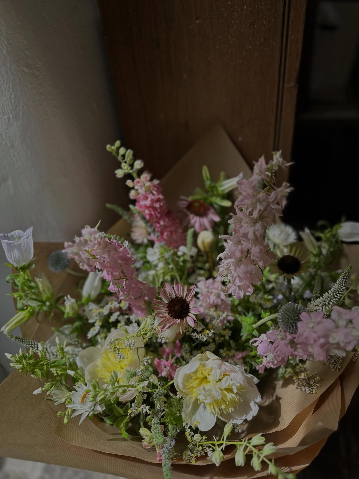 Our flower subscription service has officially landed on our website! - Starting from £25!
Choose weekly, fortnightly, or monthly delivery and let fresh flowers arrive straight to your door.
Pick your style — beautifully pre-arranged bouquets or long stems to style your own way. Because life’s better with flowers 🌷
Our subscription service is also a perfect gift option if you’re looking for something a little different to send to a friend or family member.