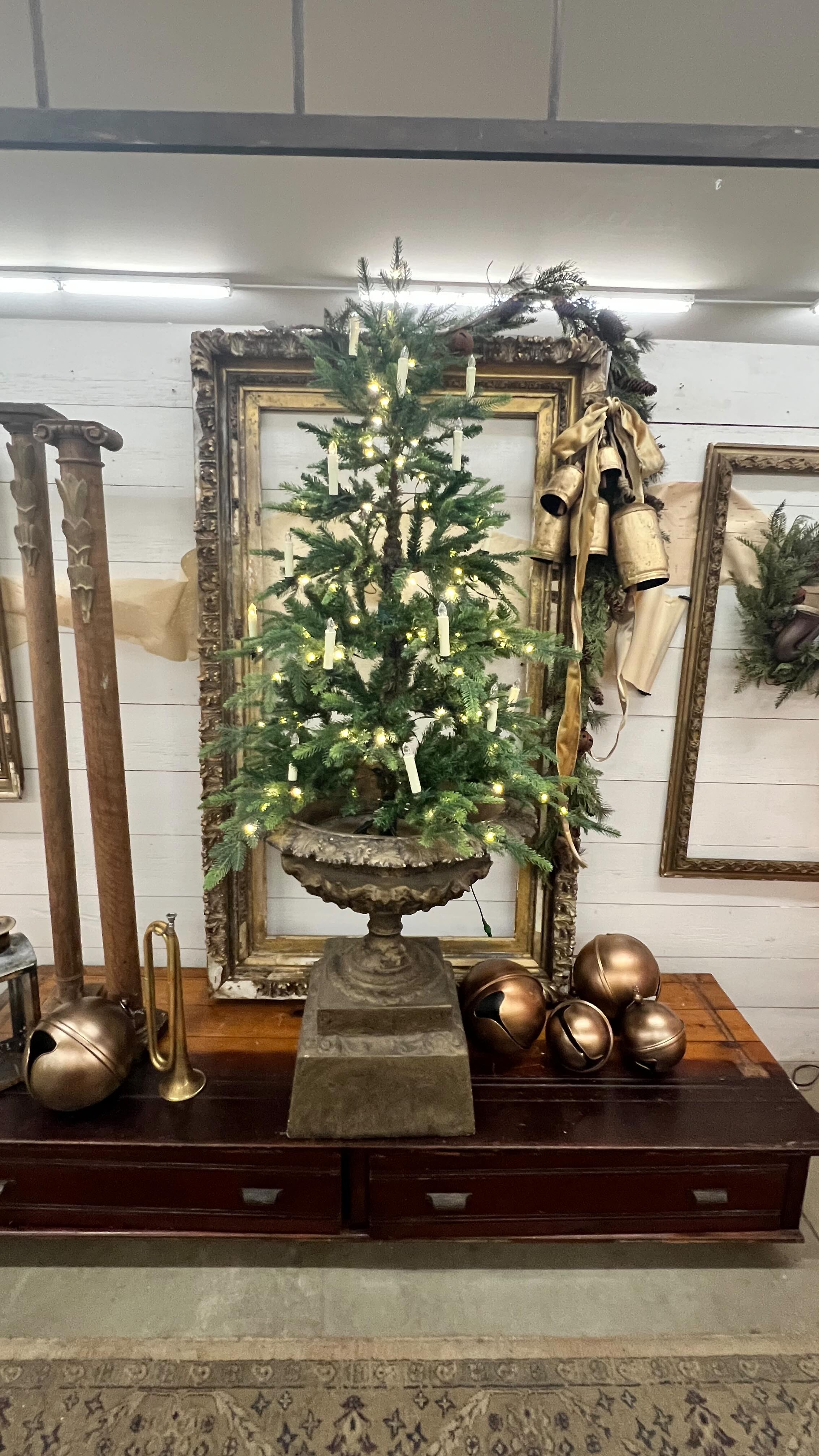#vintage #antique #antiquechristmas #vintagechristmas We are getting so close to Christmas! Come and grab your last minute gifts or gift certificates!