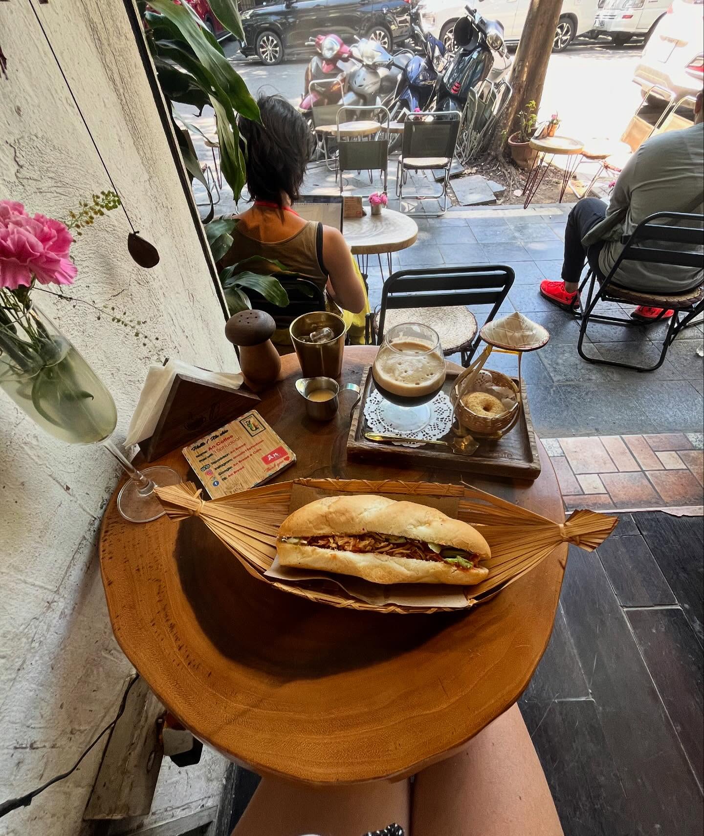 Starting the day the Hanoi way š»š³
Fresh bƔnh mƬ, Vietnamese coffee, and a city waiting to be explored.
#travelinvietnam#hanoimoment#tasteoftravel#turastales