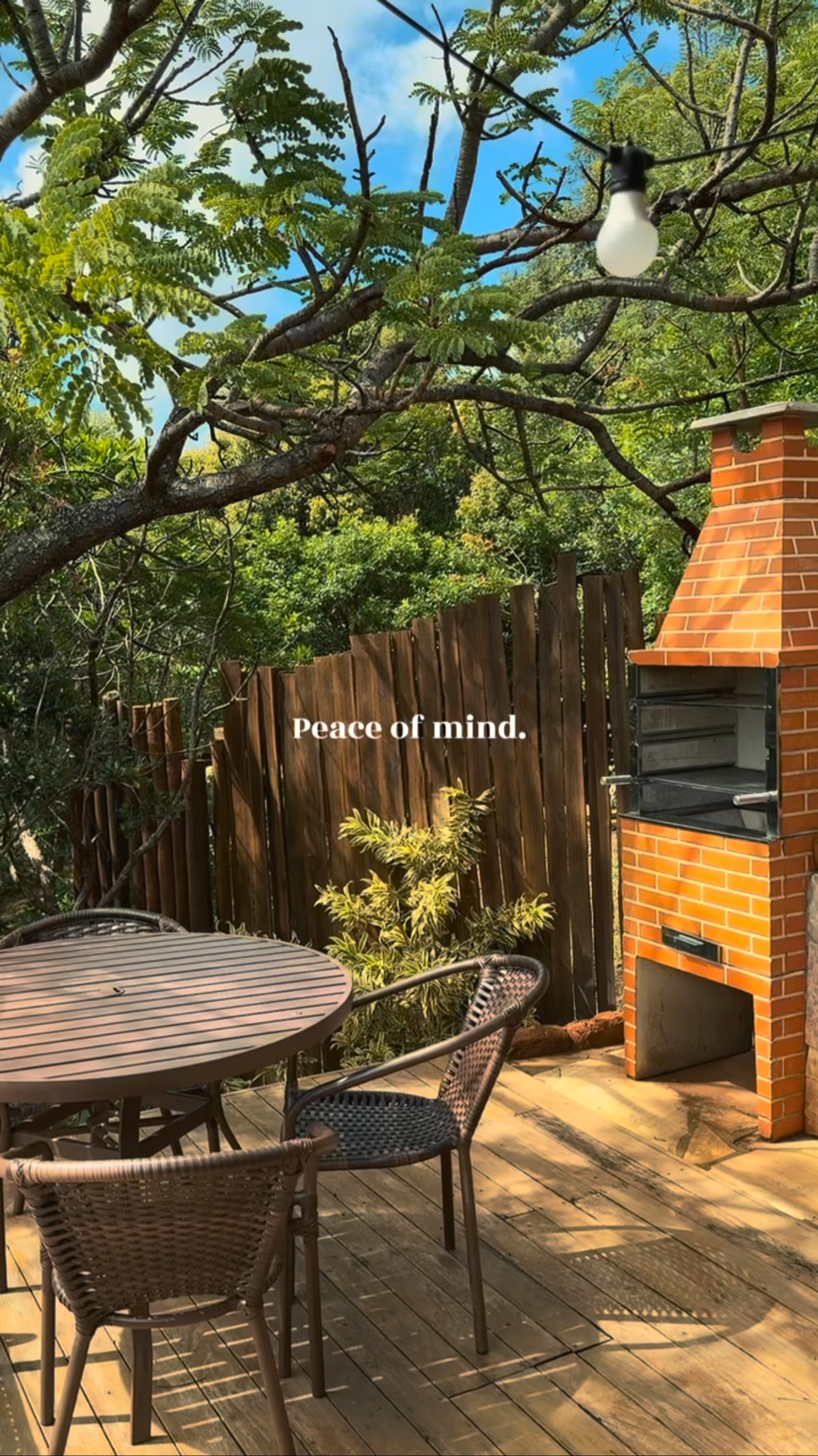 Férias também são sobre silêncio, respiro e reconexão. 🌿
Paz na mente, descanso na alma e o corpo recarregado pela energia da natureza.
Aqui, o tempo desacelera para você voltar inteiro.
Marque ou envie para alguém que também precisa viver esse momento de paz.
📸 Compartilhe seus momentos com #DocasDaLapa e inspire outros a descobrirem seu refúgio de paz!
🔗 Reserve agora — link na bio.
#DocasDaLapa #LapinhaDaSerra #NaturezaQueInspira #EcoHospedagem #RefúgioNaSerra #TurismoSustentável #ViagemComPropósito #ConexãoComANatureza #PazInterior #HospedagemÚnica