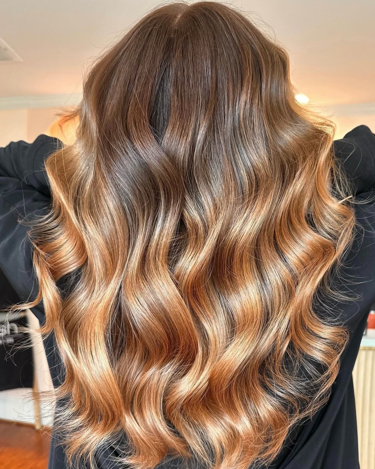 Another stunning transformation courtesy of Master Stylist Becca @beccajay_hair. The new color is just so warm and rich looking😍