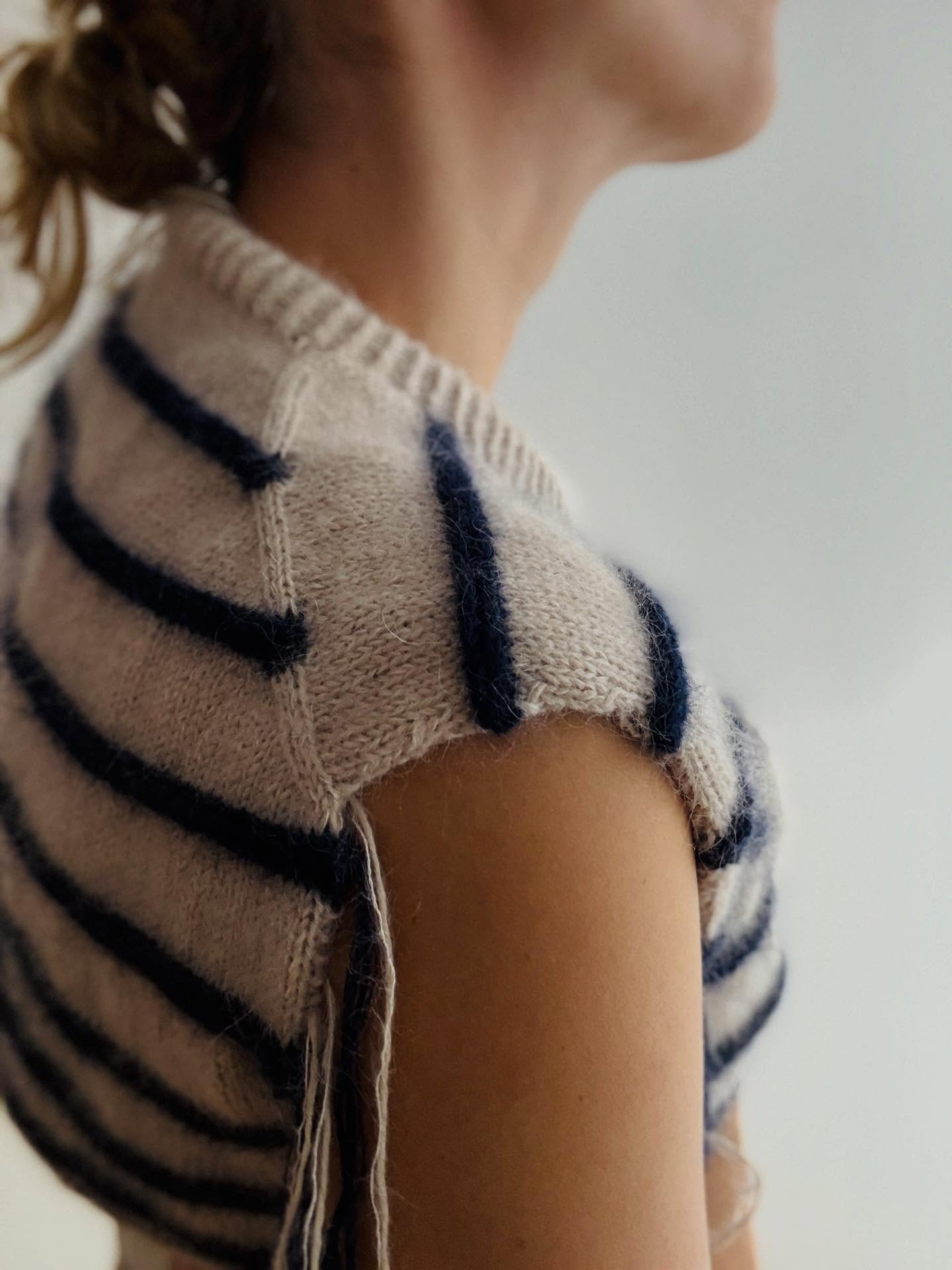 Details 🥰
.
.
.
Pattern in progress by me: #bridgetsweater
.
Wool: Silkhair in Nachtblau und Hellbeige and Ecopuno in Nachtblau und Sandbeige by @lanagrossa
.
#knitting #knittinglove #knittingaddict #knitknitknit #nevernotknitting #iloveknitting #imakemyownclothes #handmade #diy #knitwear #contemporaryknitwear #getyourkniton #knitspiration #knittingismyyoga #knittinginstagram #knittingismyyoga #knitter #knittersgonnaknit #knittersoftheworld #knit #strikking #strikk #tricoter #tejer #tejido #breien #stricken #strickenmachtglücklich #strickenmachtsüchtig