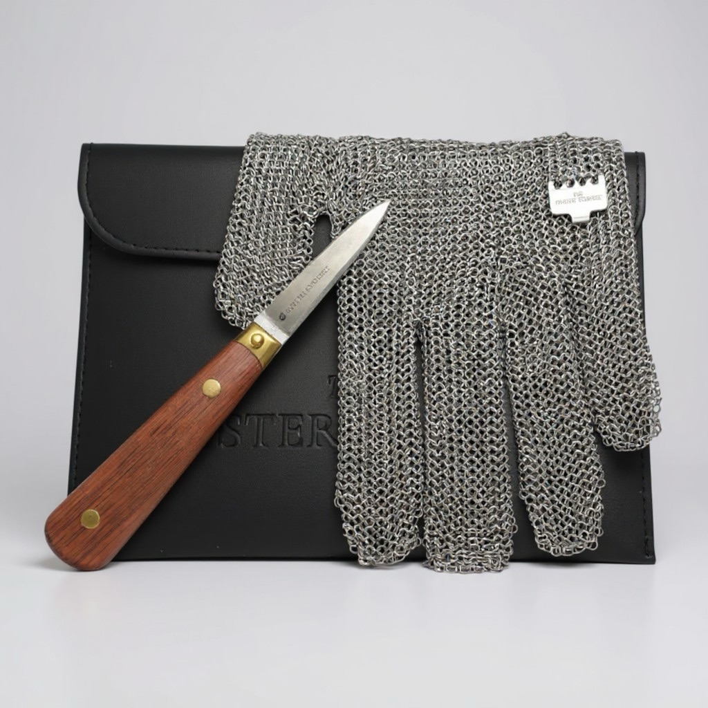 The Ultimate Christmas Gift for him and her! Give the gift of shucking like a pro 🦪🔥
Order by 21 December to receive it in time for Christmas 🎁✨
#oystersociety #gifting #christmas #dinner