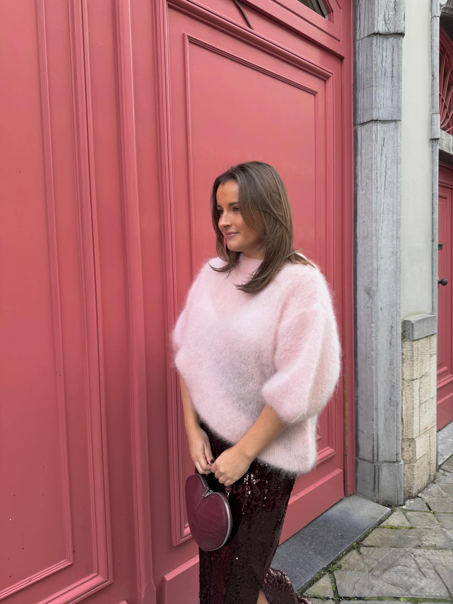 Casual chique in burgundy & pink! ♥️🩷
No matter how many Christmas parties… you can never have enough outfits 🤗
#christmasoutfit #outfitinspiration #festiveoutfit #festiveseason