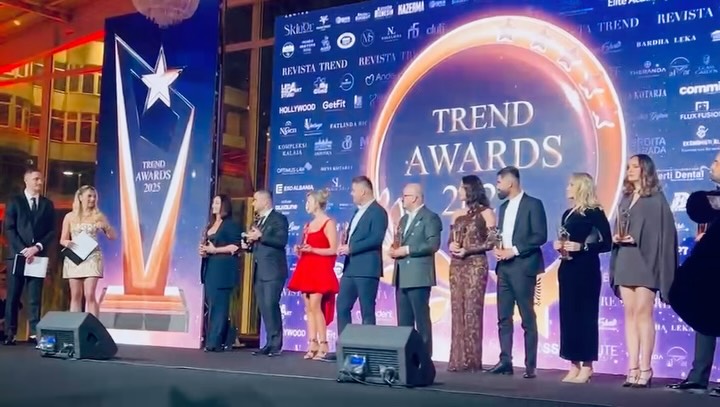 𝐌𝐁𝐘𝐋𝐋𝐈𝐌 𝐕𝐈𝐓𝐈𝐍 𝐌𝐄 𝐋𝐀𝐉𝐌𝐄 𝐓𝐄 𝐌𝐈𝐑𝐀
𝐍𝐉𝐎𝐅𝐓𝐈𝐌 𝐙𝐘𝐑𝐓𝐀𝐑
Kemi kënaqësinë të ndajmë një hap të rëndësishëm në rrugëtimin tonë profesional: kemi bashkuar forcat me Bowden Jones Solicitors, një firmë ligjore e respektuar në Mbretërinë e Bashkuar.
Ky bashkëpunim na mundëson të punojmë brenda një ekipi më të madh dhe me burime më të forta, duke rritur ndjeshëm kapacitetin tonë për të ofruar shërbime ligjore edhe më të strukturuara, të qëndrueshme dhe efektive për klientët tanë.
Fushat kryesore të praktikës:
• Criminal Law
• Civil Litigation
• Arbitration
• Immigration
Kam nderin dhe privilegjin që më është besuar drejtimi i Departamentit të Emigracionit, një përgjegjësi që e marr me përkushtim të plotë profesional dhe etik.
🏆 𝐓𝐫𝐞𝐧𝐝 𝐀𝐰𝐚𝐫𝐝𝐬 𝟐𝟎𝟐𝟓
Ky vlerësim reflekton standardet e larta të punës dhe reputacionin profesional të firmës, duke qenë një motivim i fortë për të ruajtur cilësinë, transparencën dhe integritetin në çdo çështje që trajtojmë.
Përvoja e ndërtuar ndër vite është baza jonë më e fortë:
menaxhim i kujdesshëm i dosjeve, komunikim i qartë me klientët dhe fokus i vazhdueshëm në zgjidhje konkrete dhe të qëndrueshme.
Çdo rast trajtohet me seriozitet maksimal, dokumentacion të rregullt dhe qasje strategjike, me qëllim arritjen e rezultateve më të mira të mundshme.
Kjo ka bërë të mundur trajtimin me sukses të mijëra dosjeve përgjatë këtyre viteve.
Faleminderit për besimin tuaj.
Vazhdojmë me përgjegjësi edhe më të madhe në vitin e ri.
𝑆𝑎𝑖𝑚𝑖𝑟 𝐾𝑢𝑚𝑟𝑖𝑗𝑎
𝐻𝑒𝑎𝑑 𝑜𝑓 𝐼𝑚𝑚𝑖𝑔𝑟𝑎𝑡𝑖𝑜𝑛 𝐷𝑒𝑝𝑎𝑟𝑡𝑚𝑒𝑛𝑡
𝐵𝑜𝑤𝑑𝑒𝑛 𝐽𝑜𝑛𝑒𝑠 𝑆𝑜𝑙𝑖𝑐𝑖𝑡𝑜𝑟𝑠
📍 𝐿𝑜𝑛𝑑𝑜𝑛 𝑂𝑓𝑓𝑖𝑐𝑒
📞 𝑂𝑓𝑓𝑖𝑐𝑒: 020 3740 5530
📱 𝐷𝑖𝑟𝑒𝑐𝑡: +44 7788 634163
✉️ 𝐸𝑚𝑎𝑖𝑙: 𝑠𝑘𝑢𝑚𝑟𝑖𝑗𝑎@𝑏𝑜𝑤𝑑𝑒𝑛𝑗𝑜𝑛𝑒𝑠.𝑐𝑜.𝑢𝑘
🌐 𝑊𝑒𝑏𝑠𝑖𝑡𝑒: 𝑤𝑤𝑤.𝑏𝑜𝑤𝑑𝑒𝑛𝑗𝑜𝑛𝑒𝑠.𝑐𝑜.𝑢𝑘