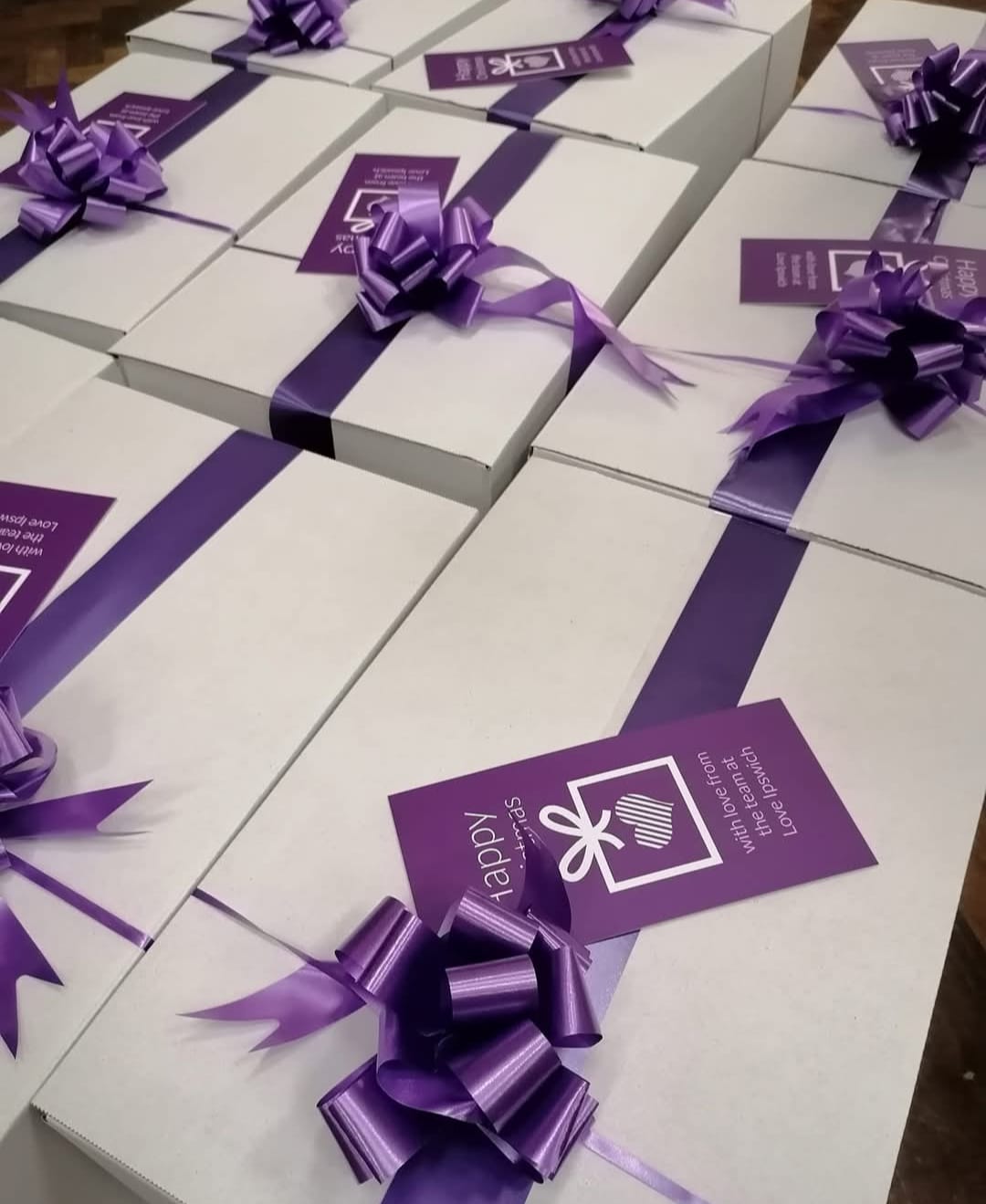 A huge thank you to the team at @love_ipswich1, who as part of their hamper appeal have donated 50 treat bags and hampers for us to pass on to families and vulnerable adults in our services that need a little extra support this year.
Packed with everything families will need for a festive meal, the hampers will bring comfort and joy to those who need them.
Thank you to Love Ipswich, everyone that donated to their appeal and all those who gave up their time to pack the hampers and support their local community, they really will be appreciated.
#LoveIpswich #FamiliesInNeed #Donations #Hamper