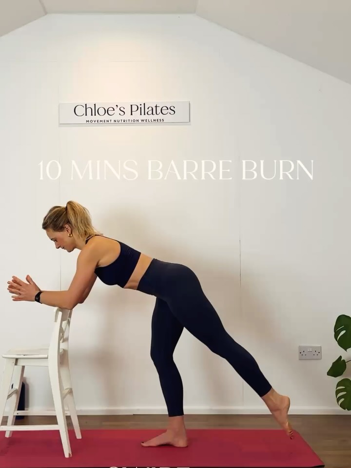 Just a chair + 10 minutes = full-body Pilates Barre 🔥
No studio. No equipment. No excuses.
Perfect for the Christmas holidays when routines are off, homes are busy, and you still want to move your body without overthinking it.
⏱️ 10-MIN CHAIR PILATES BARRE WORKOUT
45 seconds work / 15 seconds rest
Repeat circuit once (or twice if you have time)
1️⃣ Forearms on chair – single leg lifts
2️⃣ Donkey kicks → knee tucks + spine flexion
3️⃣ Side-line leg & hand taps
4️⃣ Sumo pulse → side-line leg lift
5️⃣ Sumo squat → lunge
6️⃣ Elevated push-ups (hands on chair)
7️⃣ Squat pulses with heels lifted
Using my fav @yogi.bare - use CHLOESPILATES for your discount code 🥰
#ChairPilates #PilatesBarre #FullBodyPilates #PilatesAtHome #BarreWorkout #LowImpactWorkout #NoEquipmentWorkout #ChairWorkout #WorkoutAnywhere #10MinuteWorkout #QuickWorkout #BusyWomenFitness #HolidayWorkout #ChristmasMovement #MoveYourBody #MindfulMovement #StrongButSoft #WomensWellbeing #PilatesTeacher #ChloesPilates