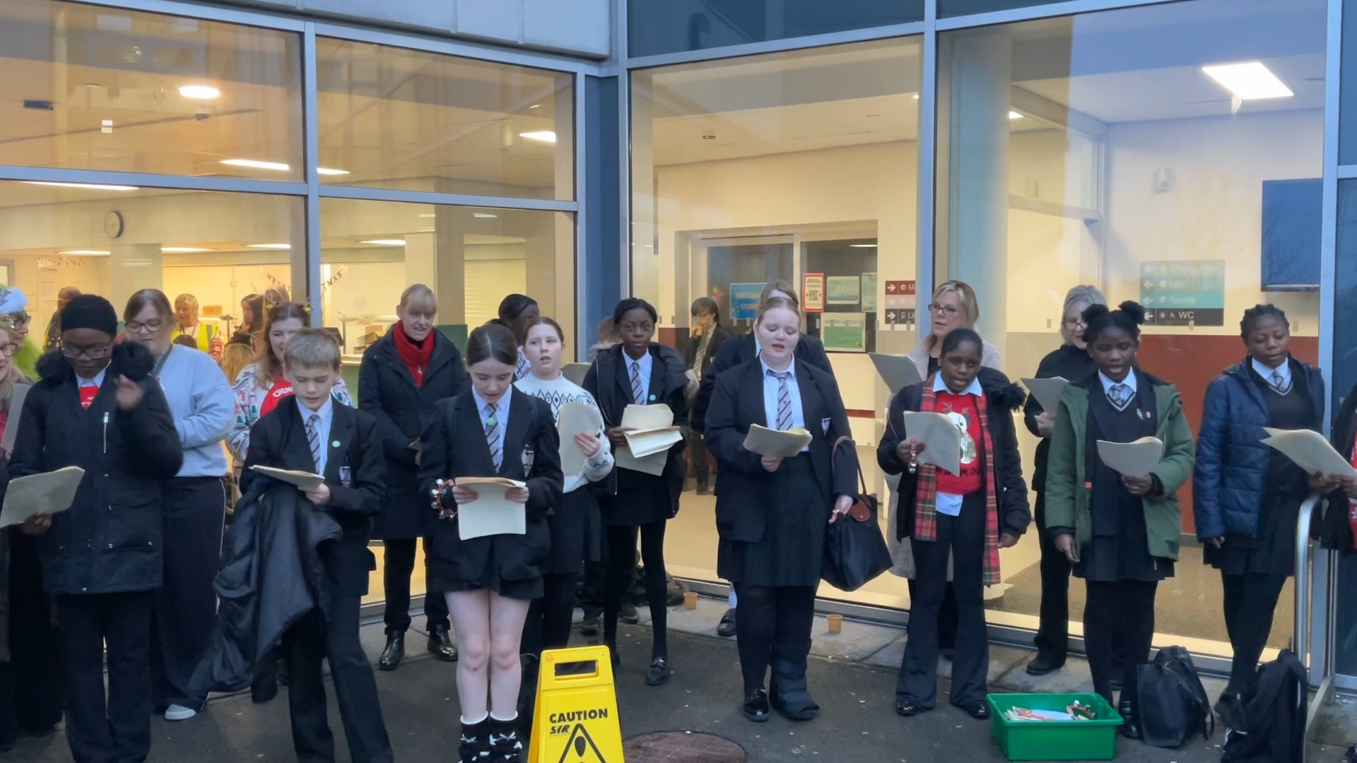 What a wonderful way to start our Christmas jumper day with carols in the courtyard and hot chocolate! That sneaky Grinch gets everywhere! #lovelearnlead #putstambrose1st #choir #hotchocolate☕️ #caroilsinthecourtyard #christmasatstambrosebarlow 🎄🎼🎤