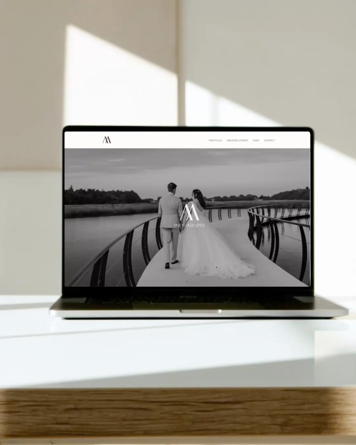 Yes, mijn website staat live! 🥳
Na heel wat avonduurtjes bouwen (en blijven schuiven, twijfelen en finetunen 😉) vond ik het tijd om naast Instagram ook online beter vindbaar te zijn. En dus…: mijn eigen website!
Op de site vind je alles over mijn fotografie: mijn services, pakketten én je kunt daar makkelijk een brochure aanvragen of contact met me opnemen.
Extra bijzonder om te zien dat zonder aankondiging sommige bruidsparen mijn aanvraagformulier al wisten te vinden. Echt leuk!
Neem gerust een kijkje, ik ben heel benieuwd wat je ervan vindt 🤍
🔗 www.marieaimeephotography.nl