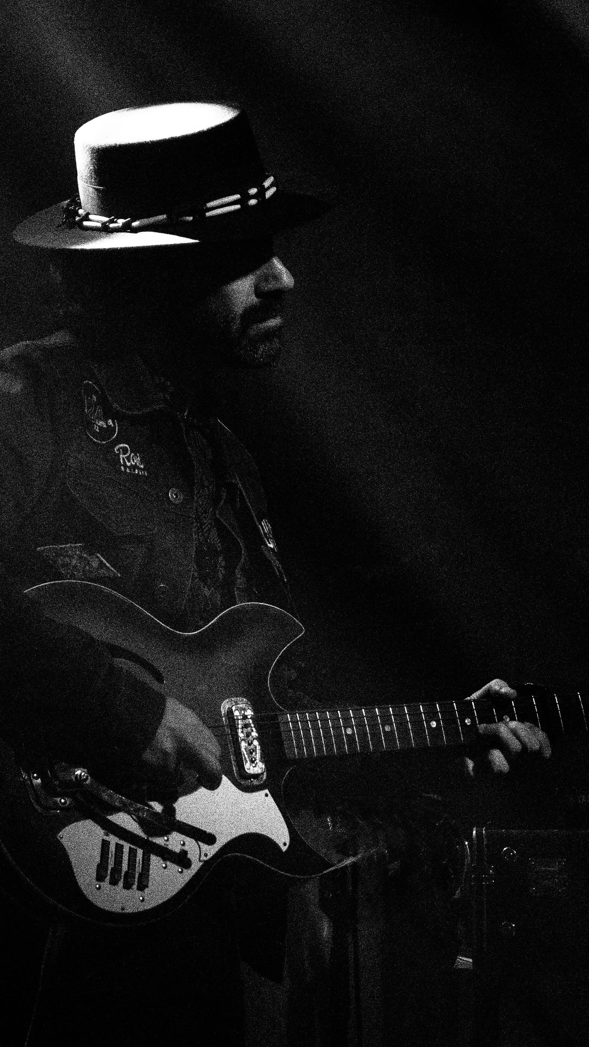 The last show of 2025 was a high note at the legendary Tipitina’s on Saturday.
Big thanks to everyone that’s been tuning in.
Got some special things cookin’ for 26.
#dragonsmoke #gitkin #afrotwang
📸 @beatrixramosaj