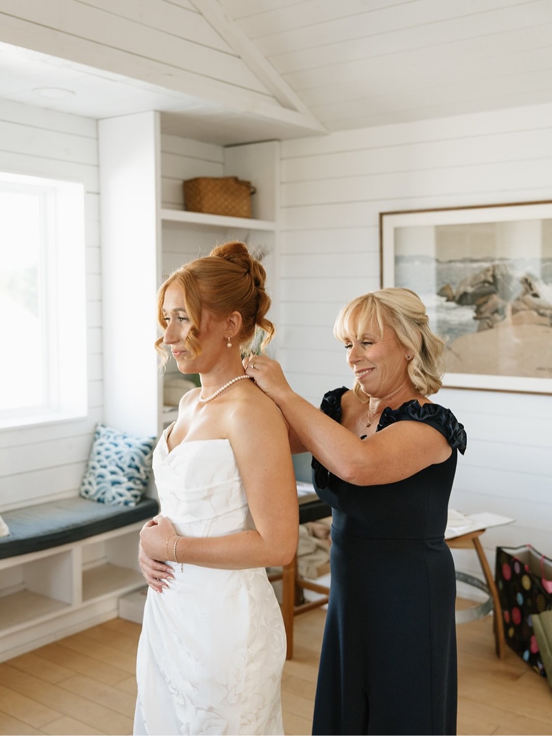 A bronze goddess glowing on her perfect wedding day ✨ 08.21.25💛 @robyn.ewald
Photography: @shainasterrett
Videography: @arrowandknotproductions
Flowers: @flowerstreetflorist
Wedding Planner: @yoursfortheday
Hair: @jacquelyntaylorhair
Venue: @lwwines
Makeup: @haileigh.macdonaldmakeup
Tan: @bare.sunless
DJ: @djdanimalofficial