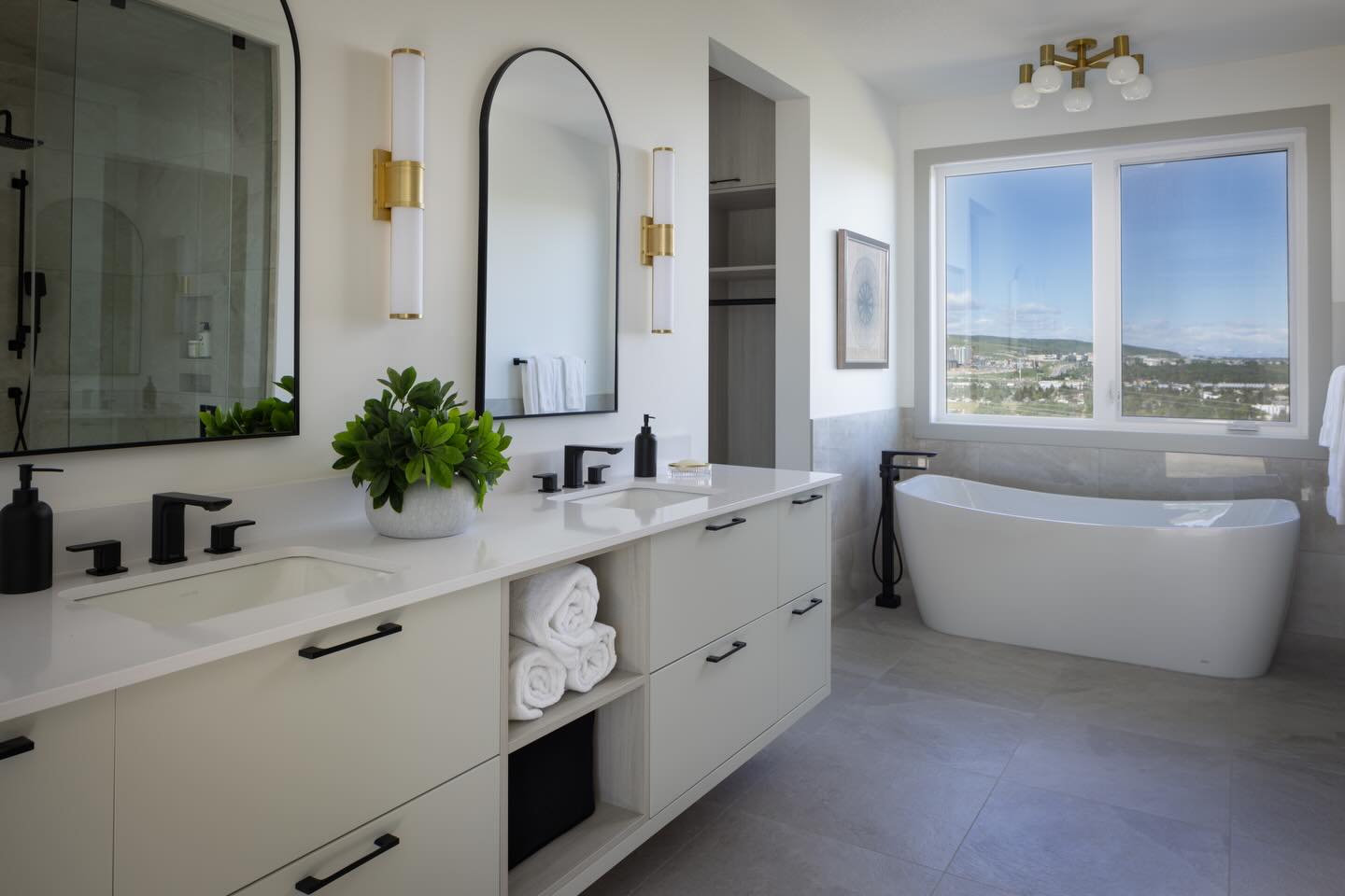 Keep swiping to see the bathrooms created by Ashton
See some inspo you like? Visit the link in the bio and let us help you make it come to life!
#custombuild #dreamhome #houses #architecture #luxurybuilders