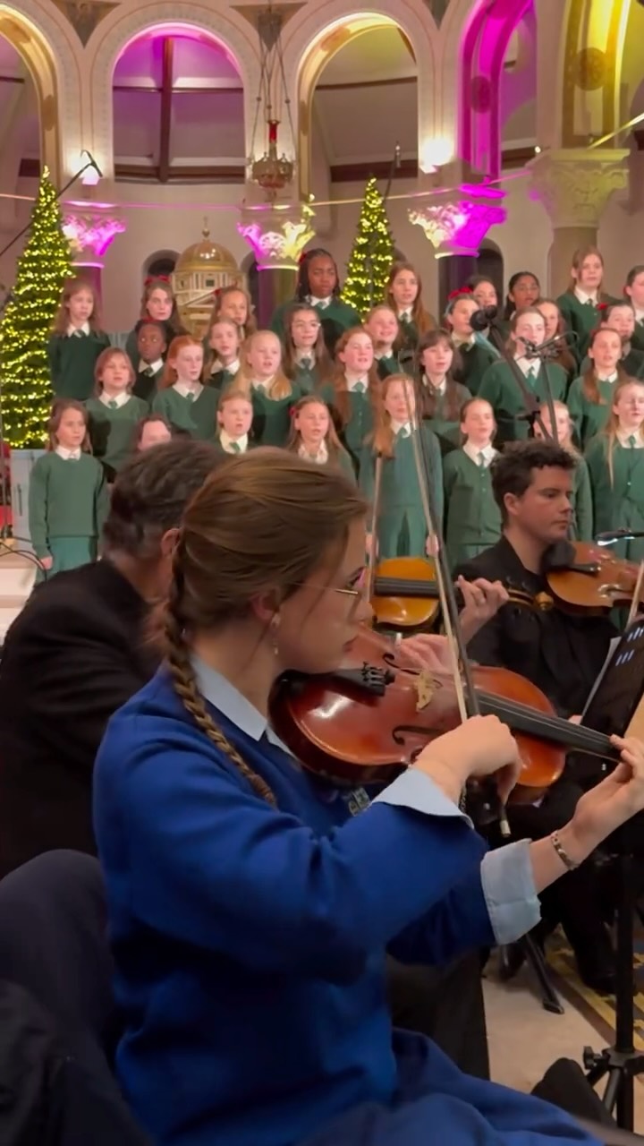 Scoil Angela performs “Somewhere in my Memory” at the Ursuline Carol Service 2025.
Cathy Keane conducts the children’s choir which includes students from 4th, 5th and 6th class.
Congratulations to all the children who sang so well yesterday evening. Your parents, families and teachers are so proud of you!