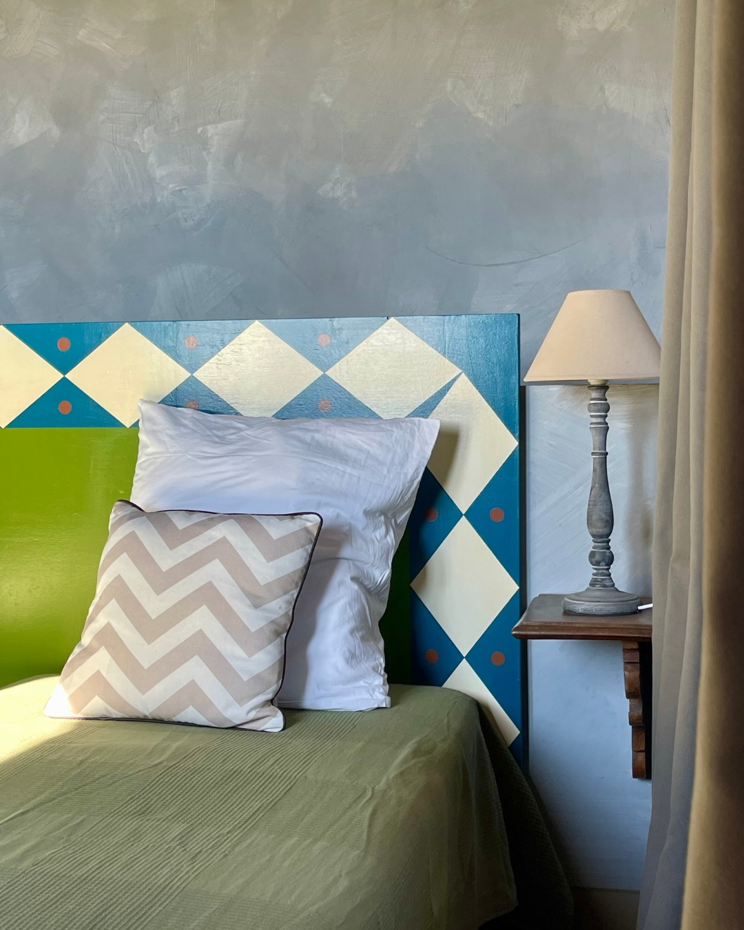 I have a xmas gift idea for you 🎁📚
But first, let’s talk about nourishment.
Nourishment takes many forms.
It begins with comfort,
in the rooms filled with light, coziness and wide views.
It deepens through food,
recipes inspired by the seasons, cooked without rush.
It continues through movement,
a gentle yoga practice, guided by breath.
And it settles in moments of time for yourself,
reading, listening, just being.
Nourishing the body also means calming the mind
and giving space to simply be.
Gift a copy of my book “Tuscan Celebrations” or book L’Oliveto as your retreat venue for next year.
#SlowLiving #Cookbook #RetreatVenue