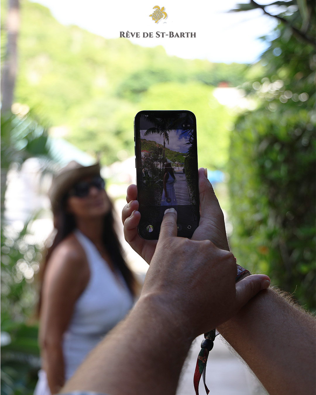 🇫🇷 Le genre de photo qu’on prend… et qu’on n’oublie jamais. Capturer vos plus beaux souvenirs à Rêve de St Barth.
-----
🇬🇧 The kind of picture you take… and never forget. Capture your most beautiful memories at Rêve de St Barth.
#StBarts #VacationVibes #Island #CoupleGoals #Voyage