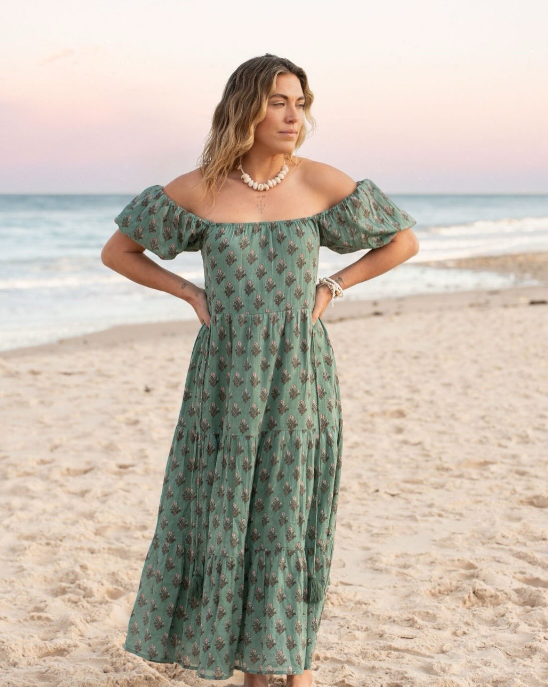 Our SANA Maxi offers beautiful stretch and can be worn on or off the shoulders.
Joined long tassel ties at each side let you style it your way — cinched at the sides, wrapped to tie at the back, or left loose to float freely.
Fully lined in 100% cotton… your easy-breezy summer staple 💚🫶