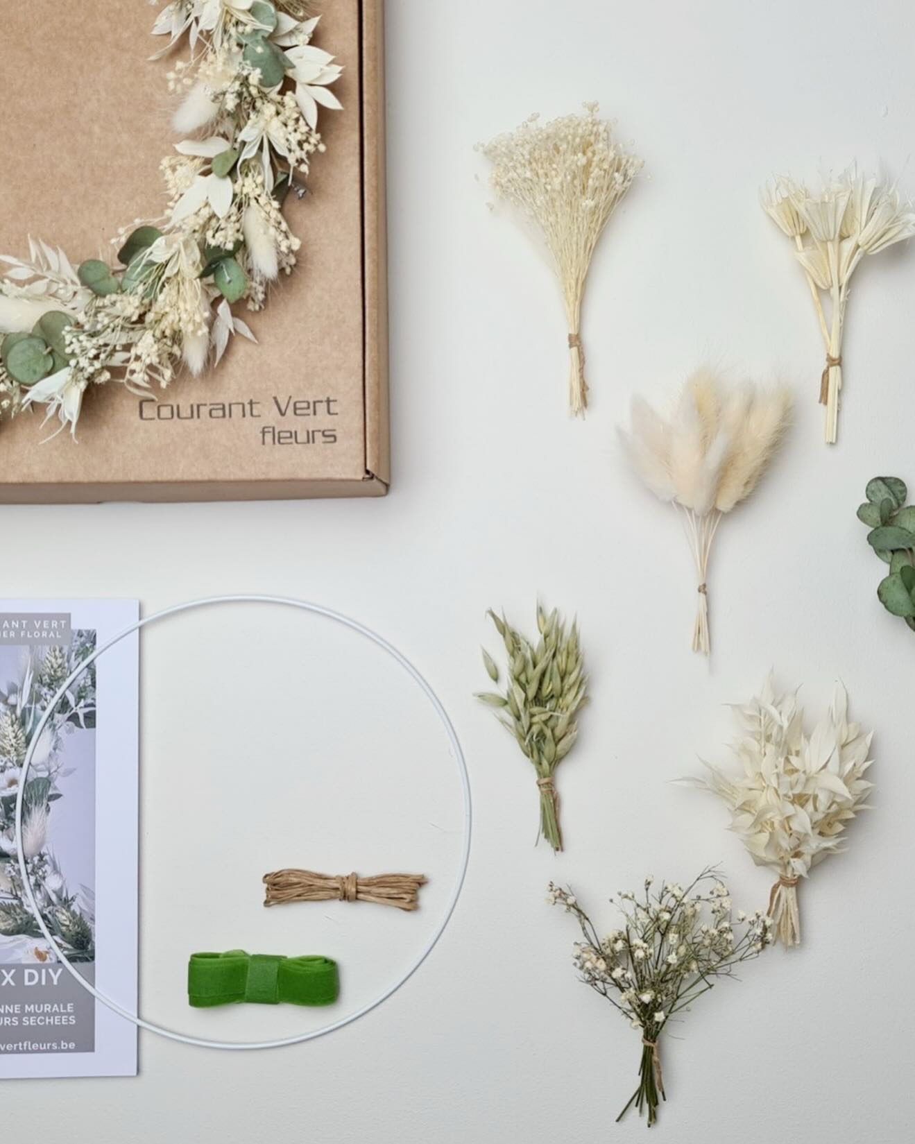 { ✨} Les commandes garanties avant Noël sont désormais clôturées.
Merci infiniment pour cette vague de commandes et votre confiance ces dernières semaines.🤍
Si vous cherchez encore une idée cadeau de dernière minute, le bon cadeau reste disponible.
Il permet d’offrir le choix parmi toutes les créations fleuries, sans stress et sans contrainte de délai.
Le bon cadeau est disponible en ligne et envoyé immédiatement.
Lien en bio.