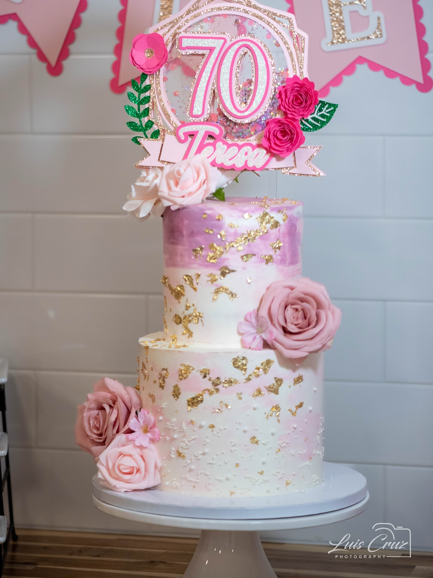 70 and still blooming ๐บ
Soft florals, elegant details, and a celebration to remember
๐ @theemersonfl
Cake topper: @memorablemomentssbyk
Cake:
top tier 6โ: vanilla w/dulce de leche filling
Bottom tier 8โ: vanilla w/ strawberry fruit filling
#70thBirthday #MilestoneBirthday #ElegantCake #LuxuryCake #ButtercreamCake #FloralCake #GoldLeafCake #CustomCake #BirthdayCake #CakeDesign #CakeInspiration #EventCake #CelebrationCake #PinkAndGold #TimelessElegance #OrlandoEvents #CentralFloridaBaker #FloridaBaker #OrlandoBaker #CustomCakesFlorida #SweetTreatsByKaitAndKay #TheEmersonVenue #OrlandoVenue #BirthdayCelebration #SpecialOccasionCake #CustomDesserts #LuxuryDesserts #ElegantCelebrations #OrlandoSmallBusiness #FloridaSmallBusiness