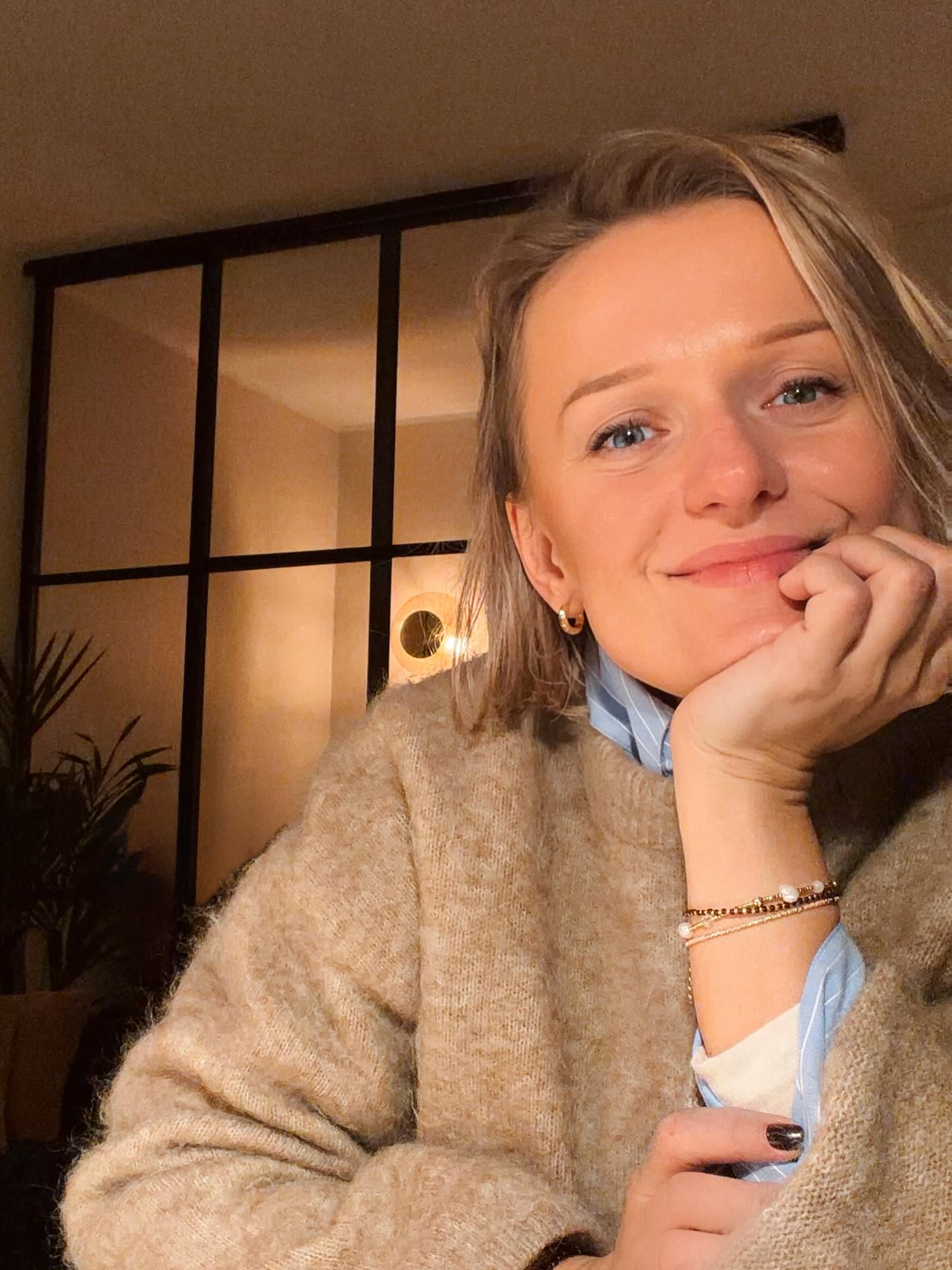 A very intense pre-Christmas season ❤️
Markets, lights, beautiful places, people, and all the small moments in between 😍 Leaving a few frames here to hold on to that feeling.
Thank you for being part of this journey — your presence and feedback inspire me to keep going 🫶
Wishing you a calm and peaceful Christmas holiday ✨
P.S. Instead of sharing another Christmas song, here’s a song I’ve been listening to a lot lately 🫶