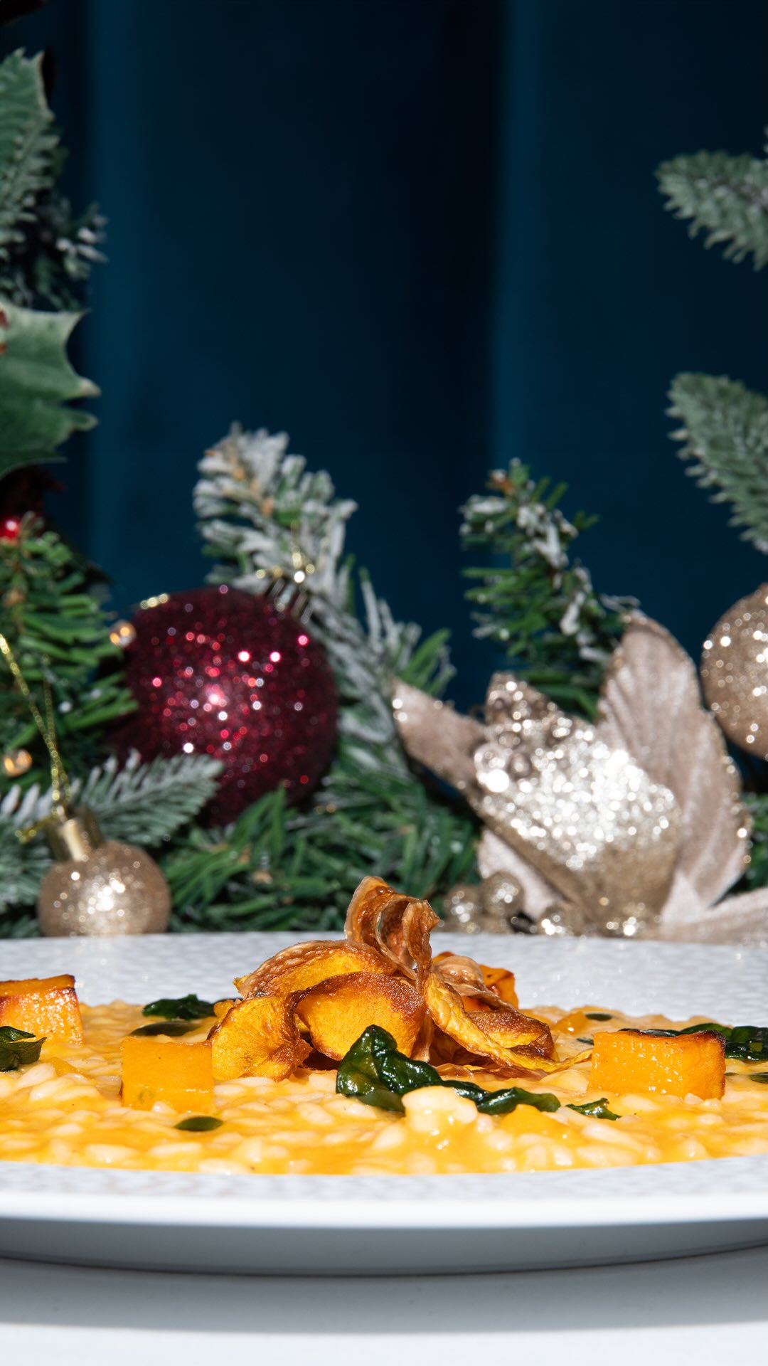 All we want for Christmas… is this risotto. 🎄✨
Creamy pumpkin, perfectly cooked Arborio rice and crispy spinach on top — comfort, but make it festive.
Part of our Christmas Menu, available by booking only.
📍 Duke Street, Liverpool
#christmasparty #liverpoolchristmas #italianrestaurants #ninellosliverpool #liverpoolcitycentre