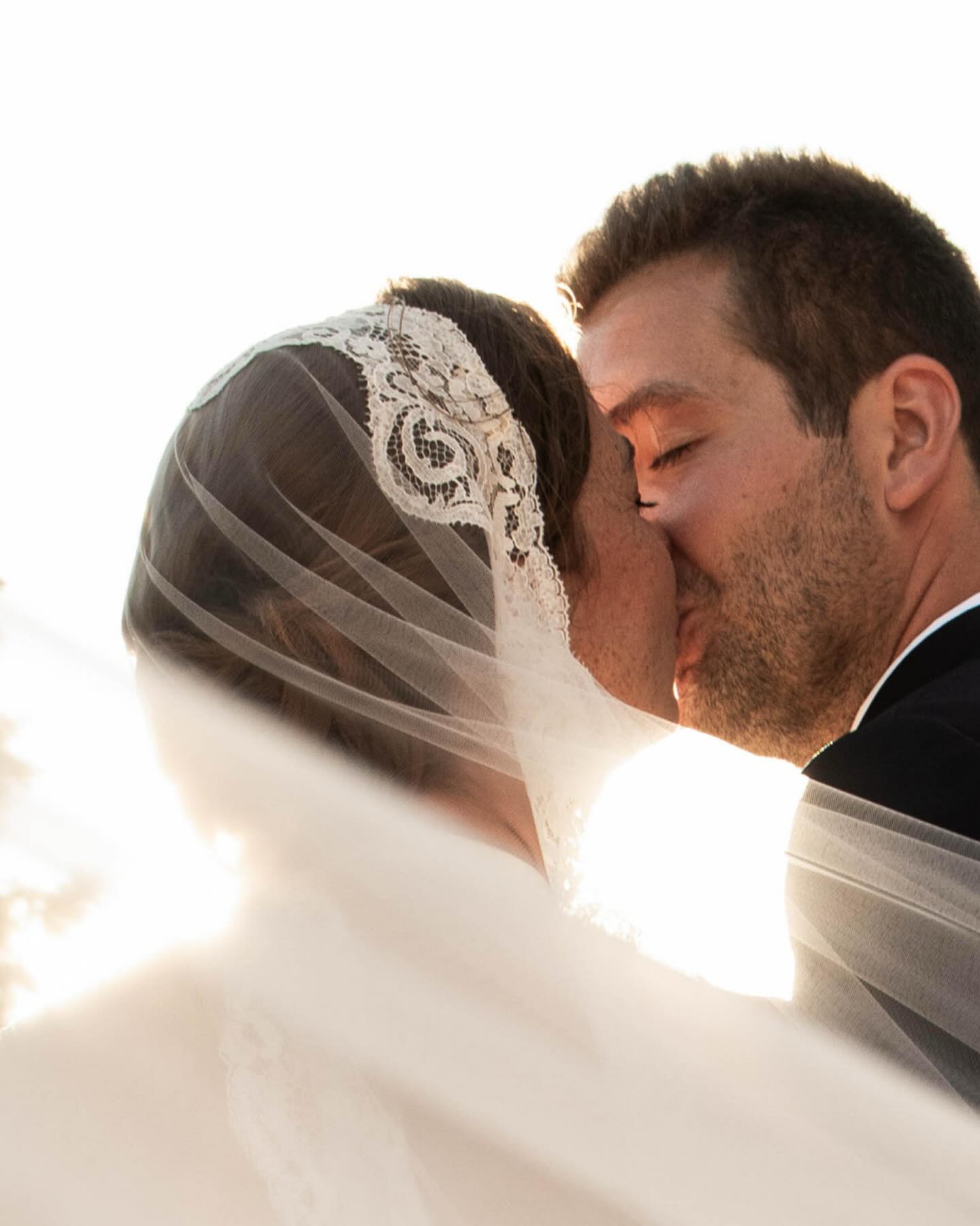 Mariage au Château de la Rivière 📸
@lariviereandrea_
Avec @monsieurmadame_event
#photographedemariage #photographedemariagelyon #mariagelyon #mariagebeaujolais #photographedemariagefrance #frenchweddingphotographer #weddinginfrance #destinationwedding #mariagebourgogne #mariageauchateau #mariageromantique #mariageelegant #mariageauthentique #mariageintime #documentaryweddingphotographer #storytellingwedding #fineartwedding #luxurywedding #weddinginspiration #inspirationmariage