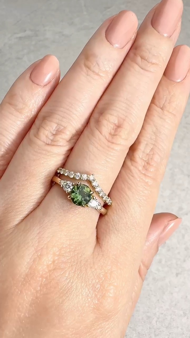 Did you know I also make wedding bands?
Say hello to ✨Noa✨ A diamond wishbone wedding band which will compliment any of my engagement ring designs and add a little sparkle to the set 💥