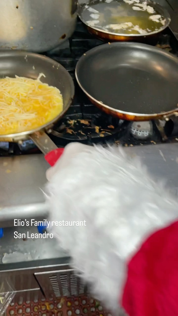 Santas side job working at the @eliosdining Eilos Family restaurant San Leandro #Dining #SanLeandro breakfast all day #Santa #sidehustle