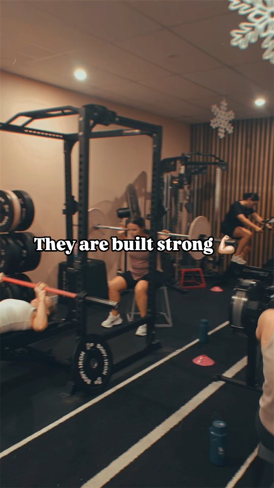 Today we have our biggest social of all time but that doesn't keep these amazing Mums from getting their morning workout in first. 💪🏼❤️
Forever inspiring, motivating and supporting one another. We truely have the best community and I cannot wait to celebrate another year with them all this afternoon.
Bring on the Margs and new mems 🍸🍸🎄👯♂️🥰