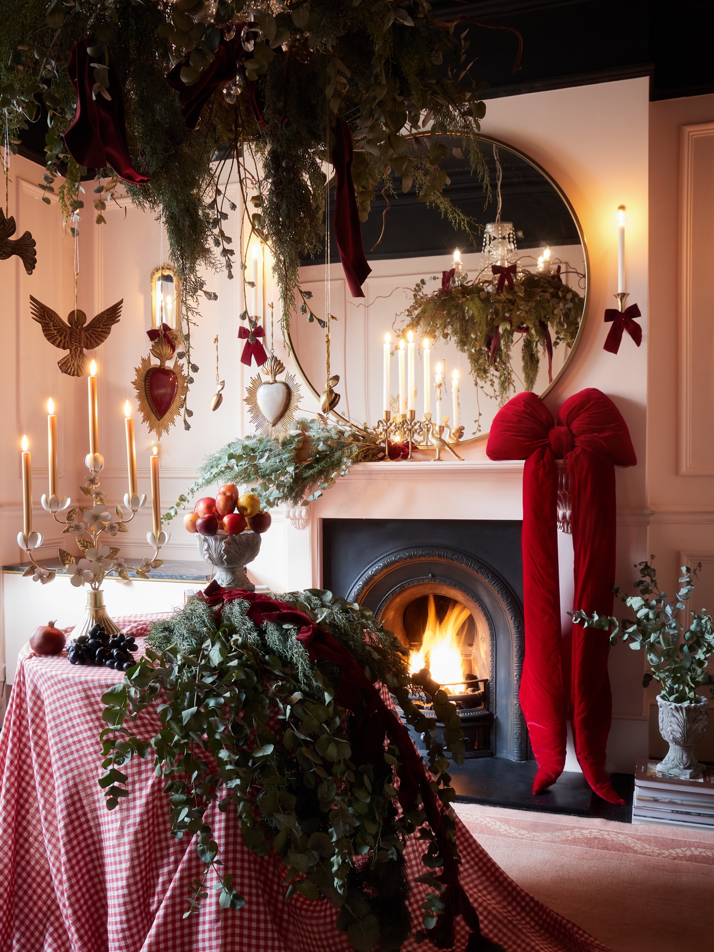 Cosy Christmas, layered from top to toe. Just how I love to style for the season. ❤️
——
cosy christmas decor, layered christmas styling, christmas interior styling, festive home inspiration, vintage christmas decor, cosy festive interiors, christmas home styling ideas, seasonal interior styling, festive living room decor, christmas decorating inspiration
Scene created as part of a previously declared collaboration with @rockettstgeorge.co.uk inspired by @porterartguild