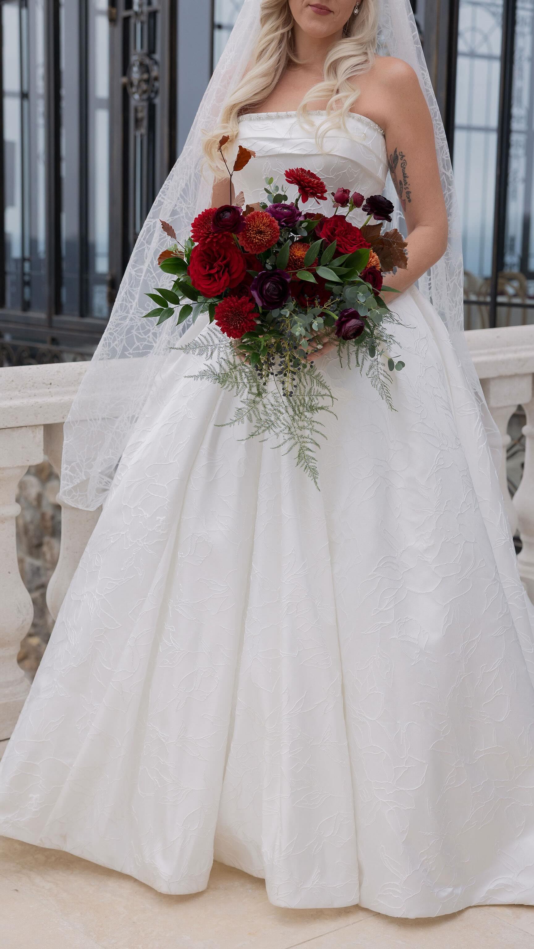 unless you’re my couple, a family member of the couple, in the wedding party, a wedding vendor, or a guest… I can in fact hear you and am here to help 🤓
wedding days are so complex and take a team to make them happen! set your wedding day up for success by having a team of professionals you can trust to bring your vision to life, seamlessly ✨
cover photo: @sammibrookephotography